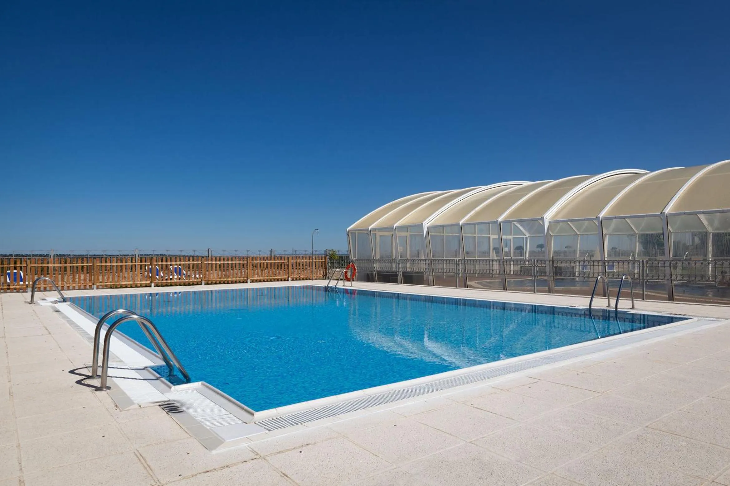 Swimming pool in Hotel Doña Brígida – Salamanca Forum
