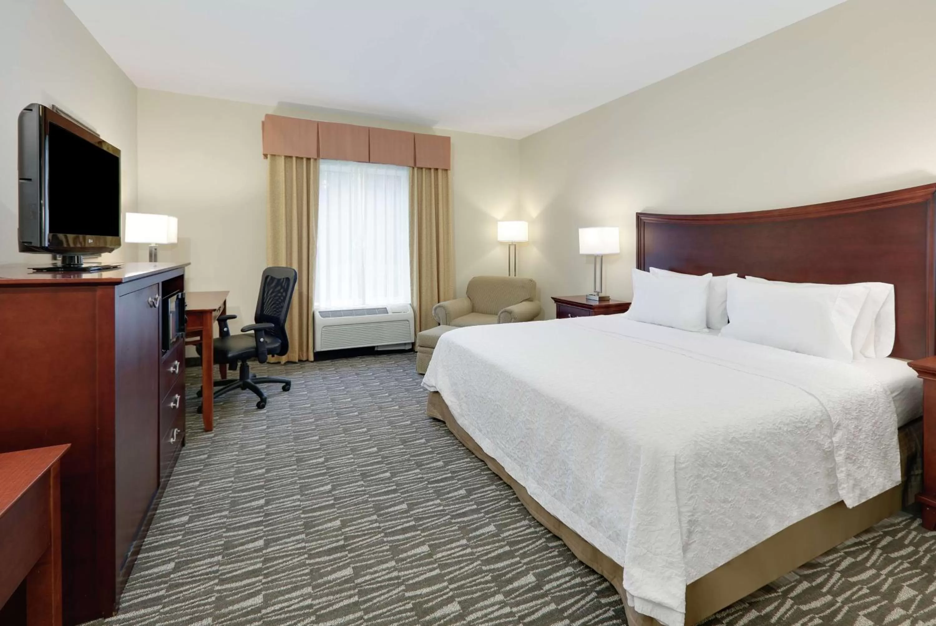 King Room with Bath Tub - Disability Accessible/Non-Smoking in Hampton Inn & Suites Southern Pines-Pinehurst