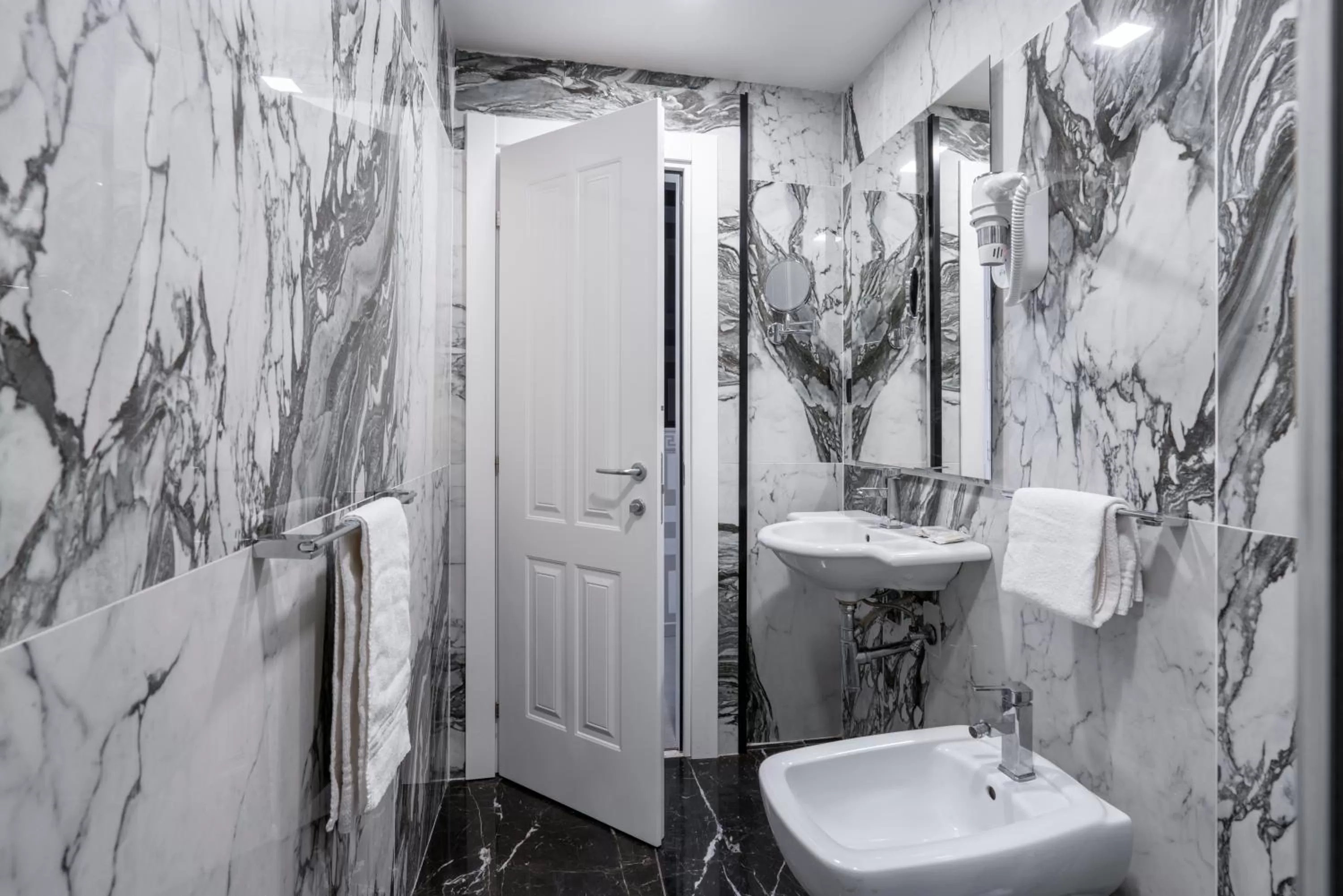 Bathroom in Hotel Spagna