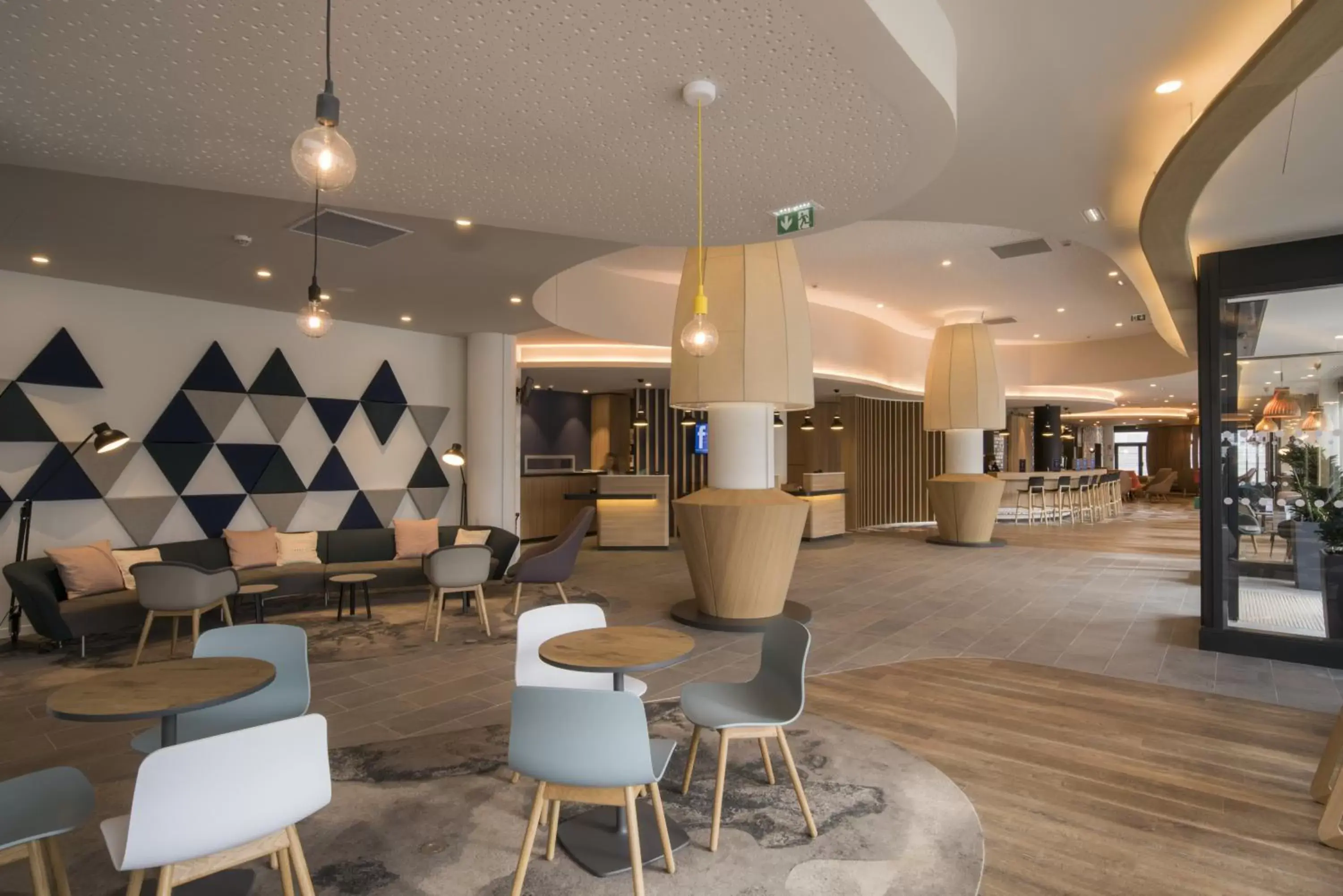 Property building, Lounge/Bar in Holiday Inn Express - Paris - CDG Airport, an IHG Hotel