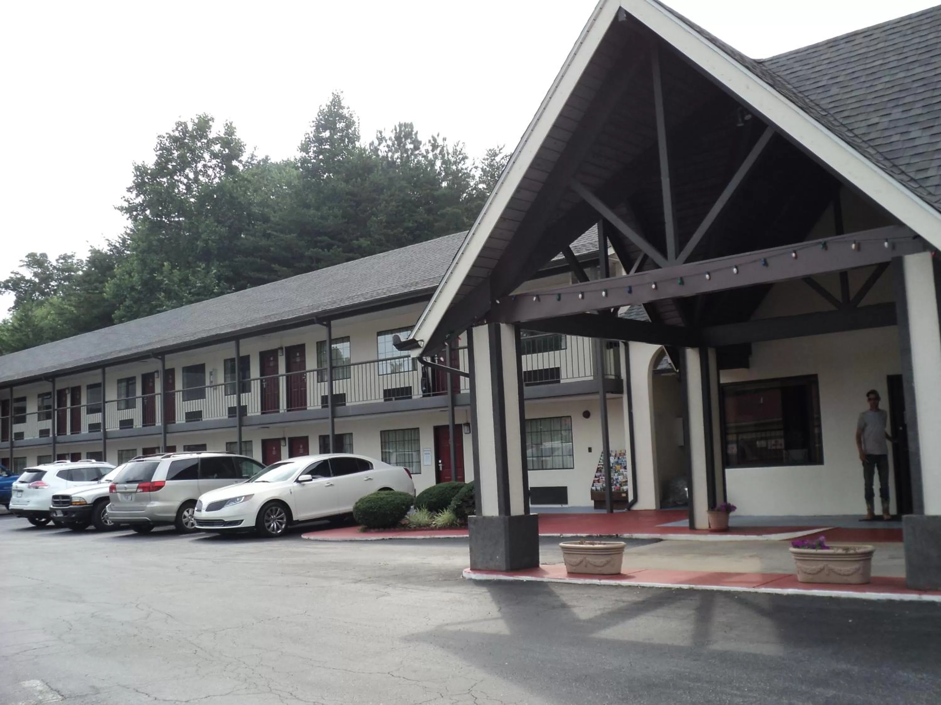 Property building in Knights Inn Cleveland GA