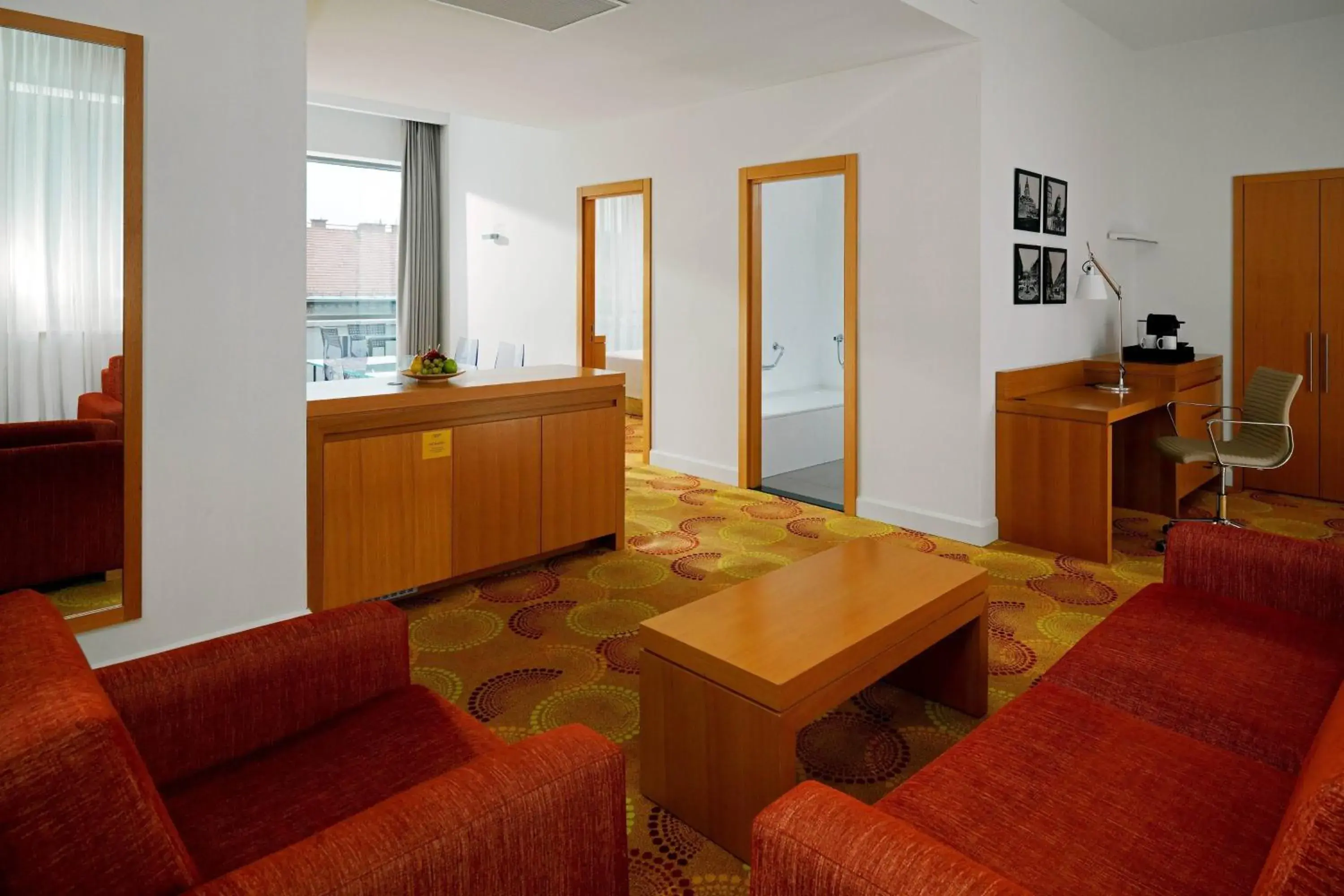 Photo of the whole room, Seating Area in Courtyard by Marriott Budapest City Center