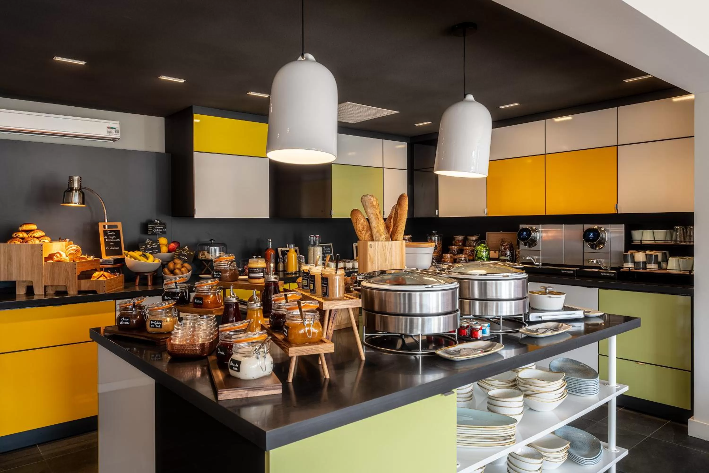 Coffee/tea facilities in Mercure Valence