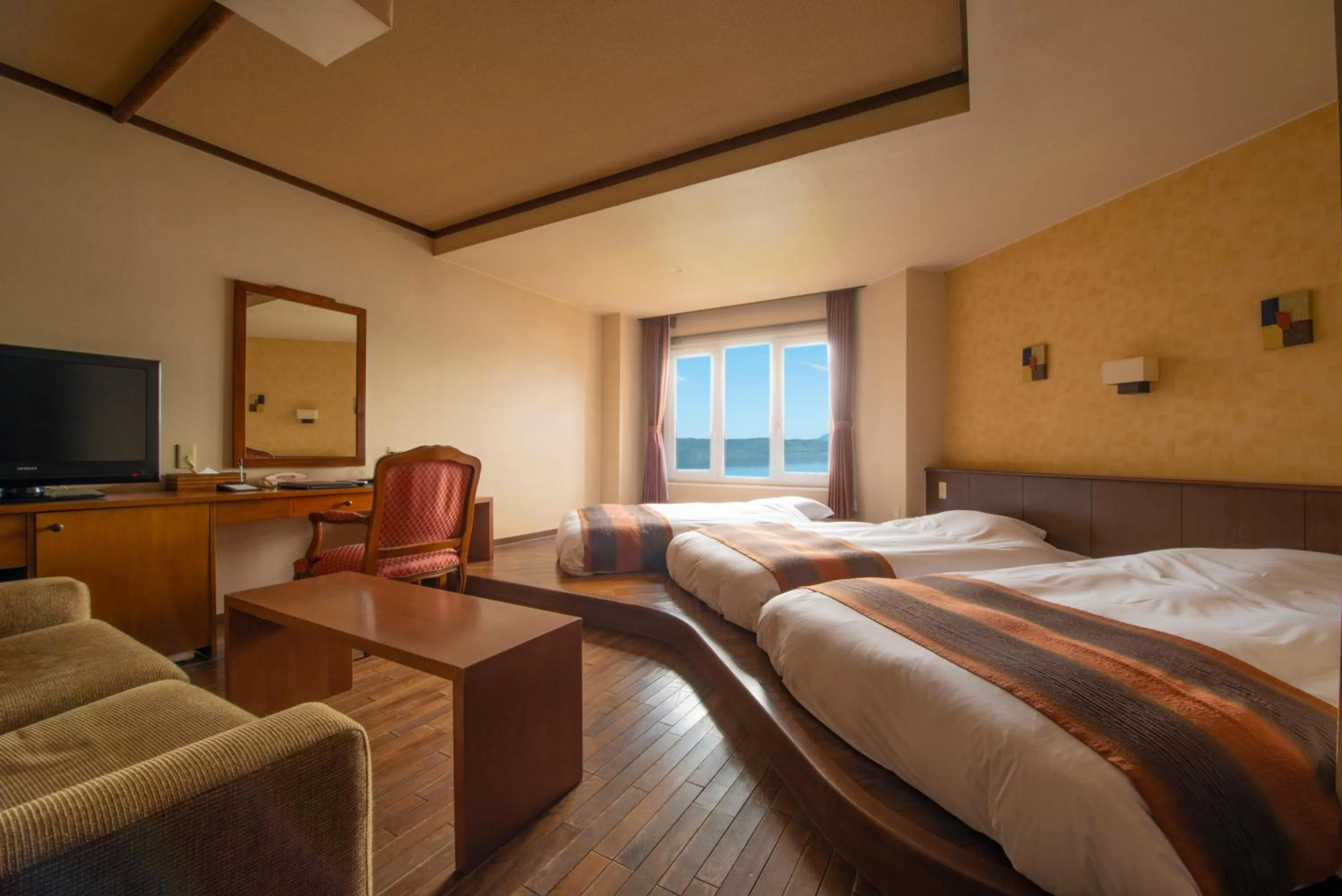 Photo of the whole room, Bed in Toyako Manseikaku Hotel Lakeside Terrace