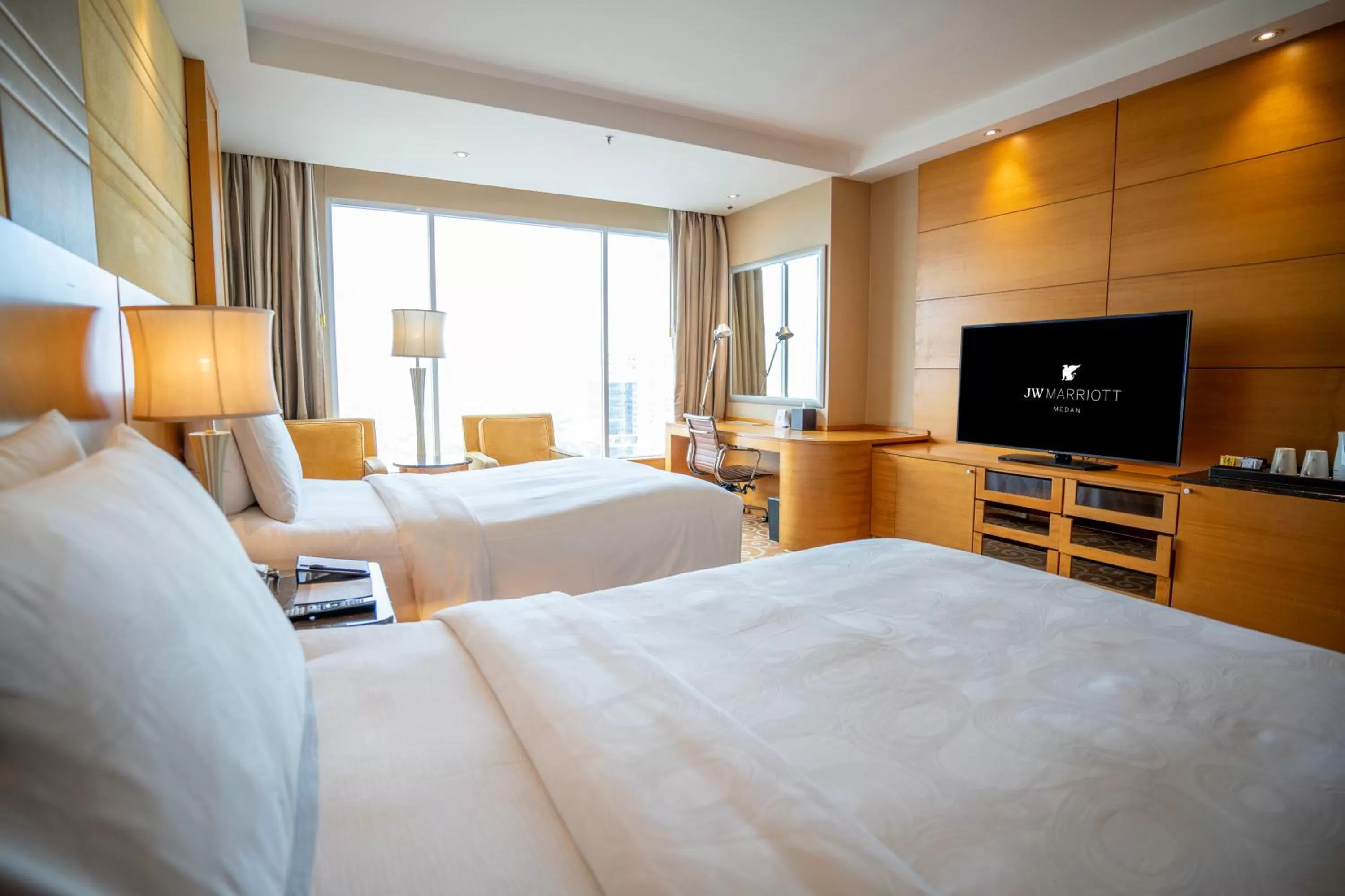 Guest room, 2 Twin/Single Bed(s), Panoramic City view in JW Marriott Hotel Medan