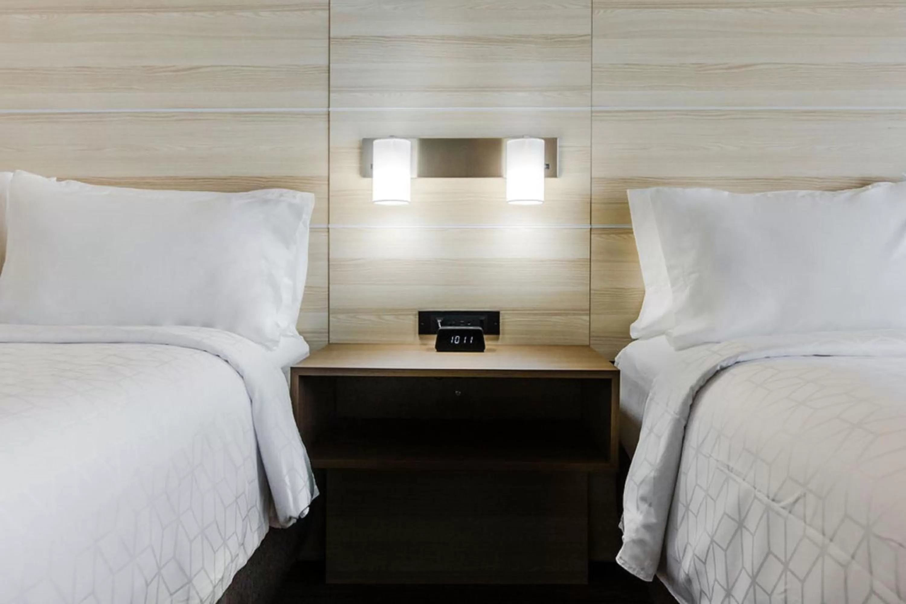 Photo of the whole room, Bed in Holiday Inn Express & Suites Edmonton N - St Albert by IHG