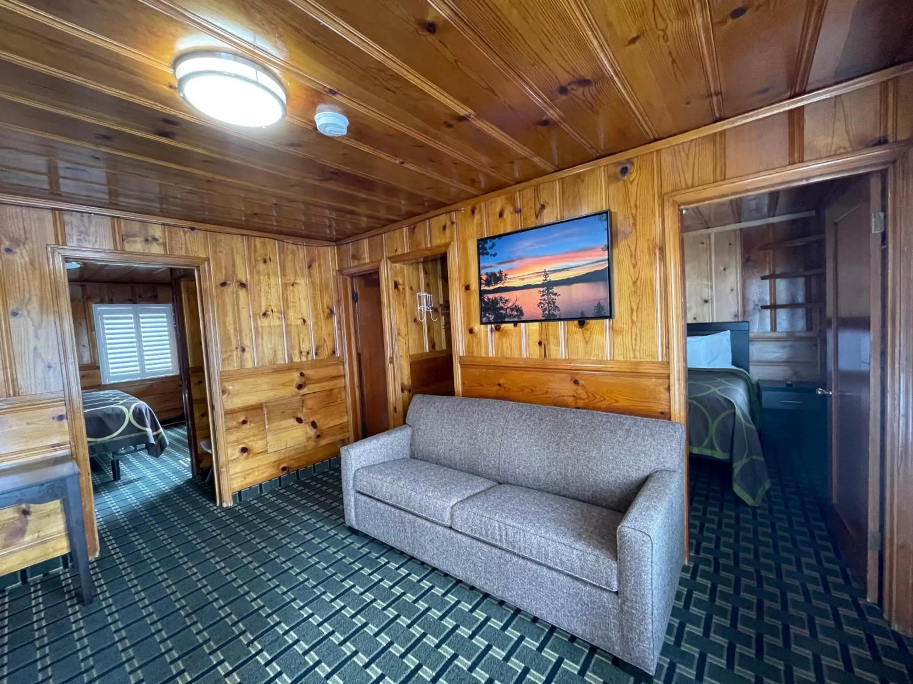 Seating Area in Pinewood Inn