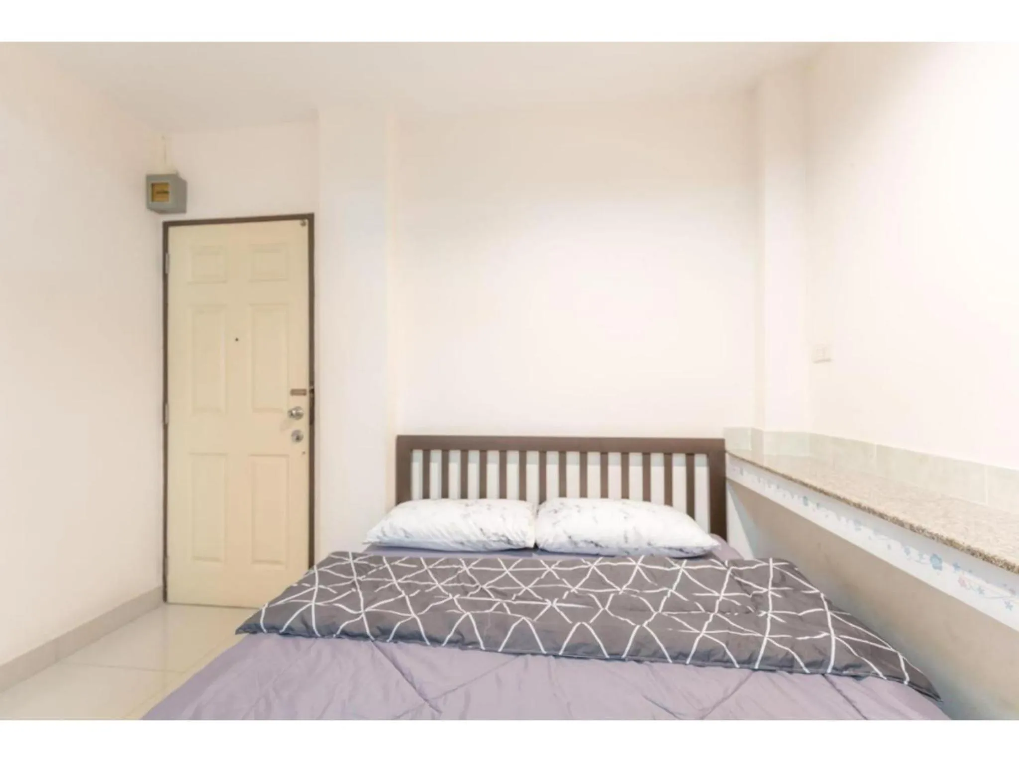 Bedroom, Bed in OYO 75405 Ladda Place