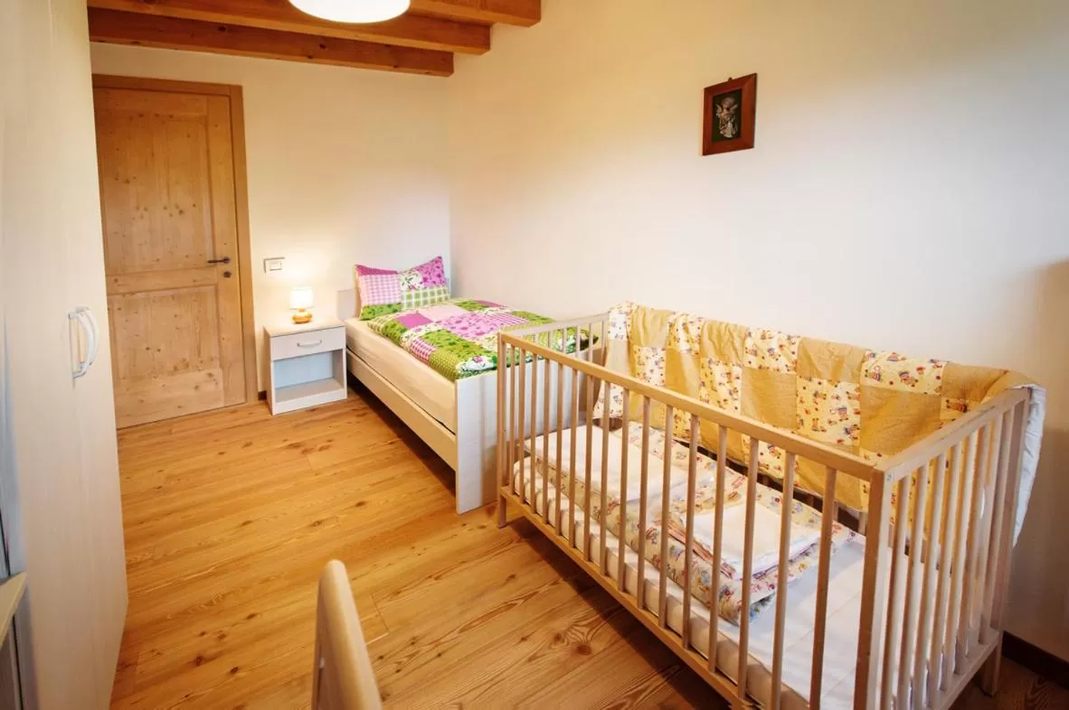 cot, Bed in Albergo Diffuso Tolmezzo