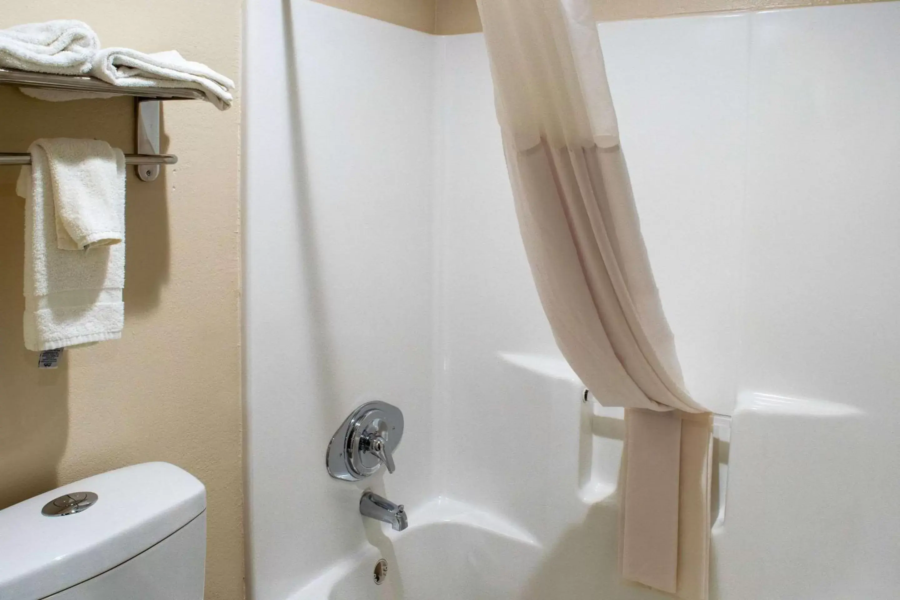 Photo of the whole room, Bathroom in Quality Inn Plainfield - Indianapolis West