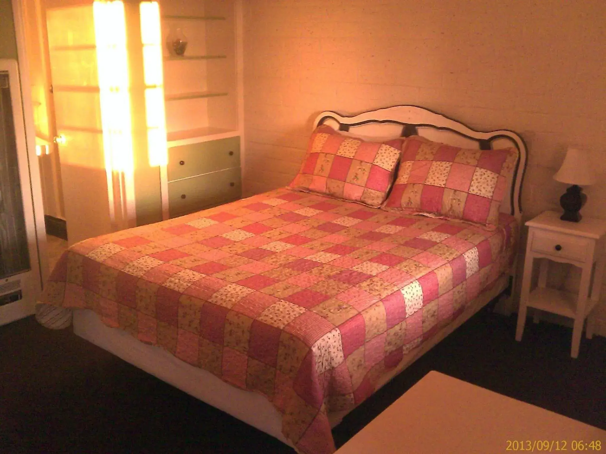 Bed in Ranch Motel