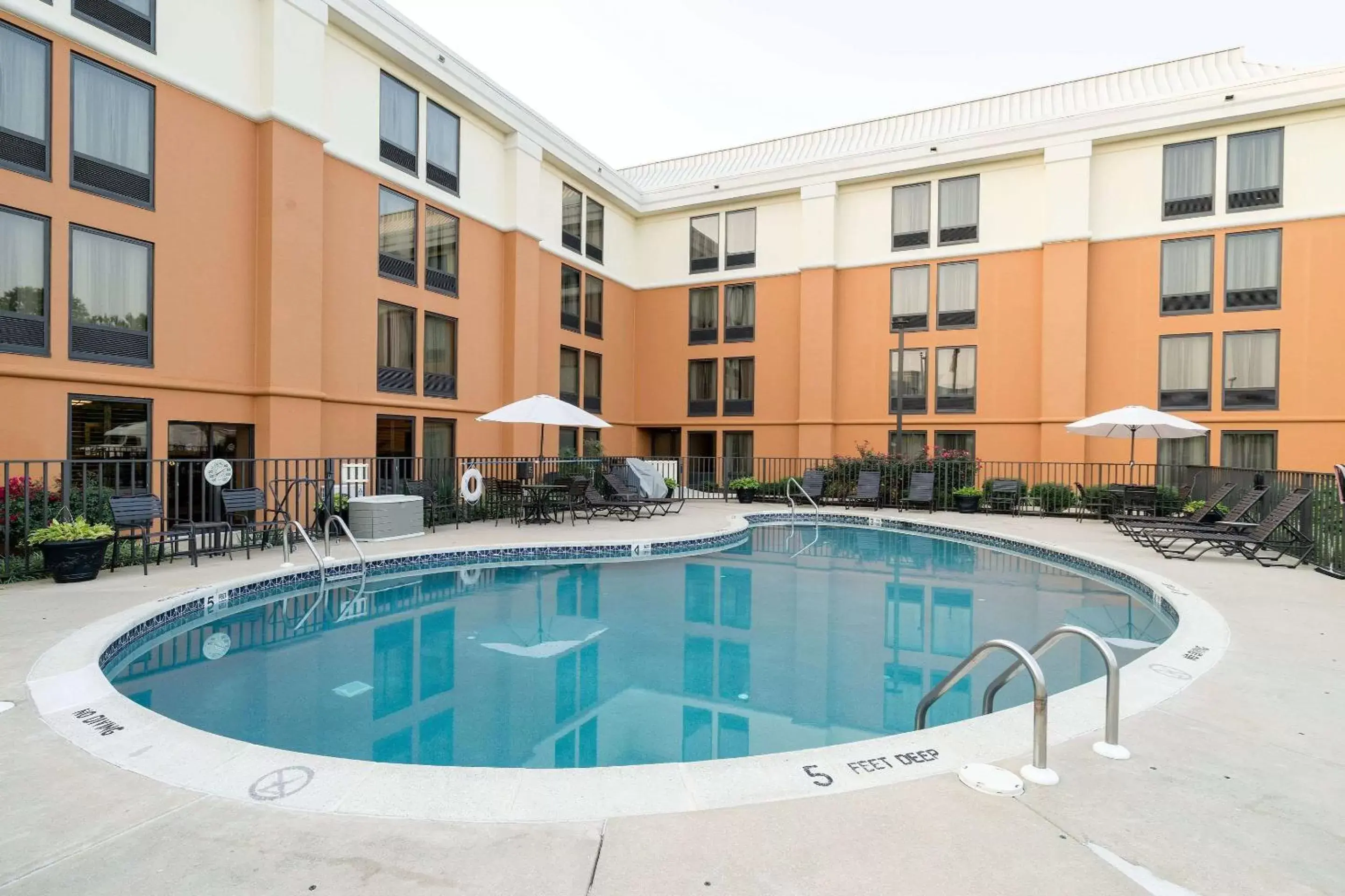 On site, Swimming Pool in Comfort Inn and Suites Newark