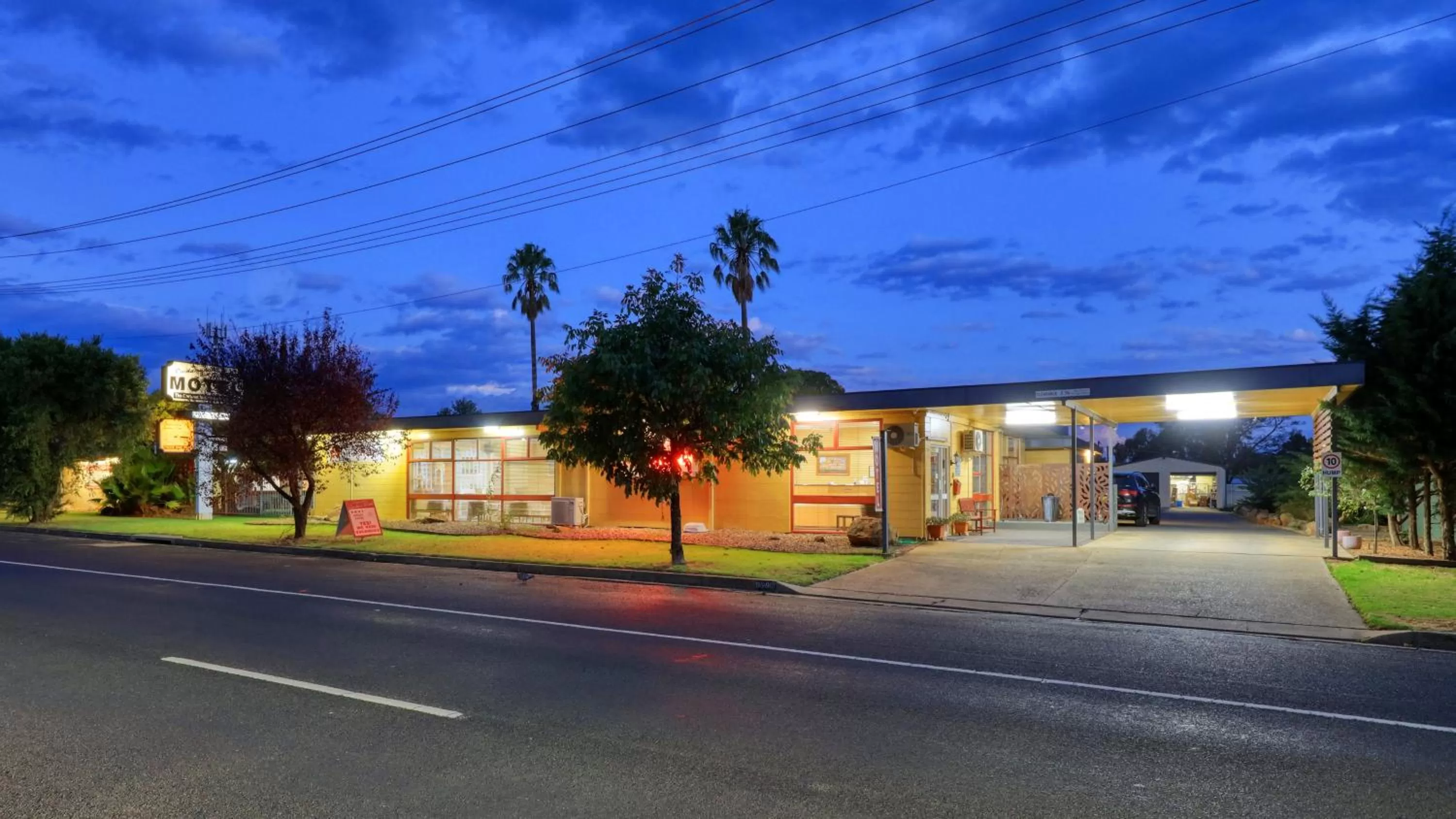 Property building in Cootamundra Gardens Motel