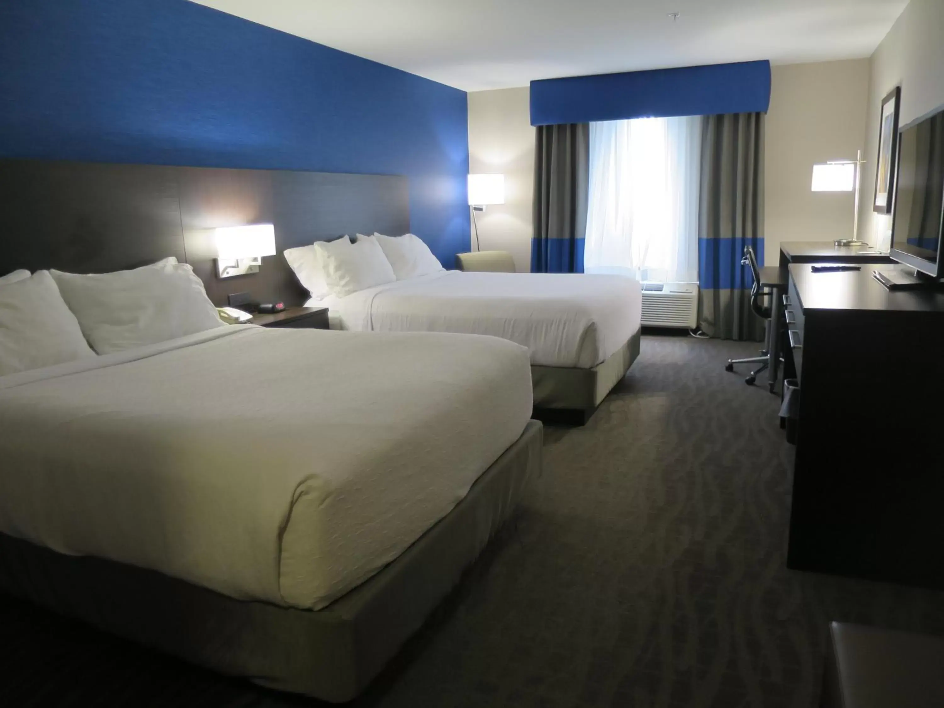 Photo of the whole room, Bed in Holiday Inn Hotel & Suites Regina, an IHG Hotel