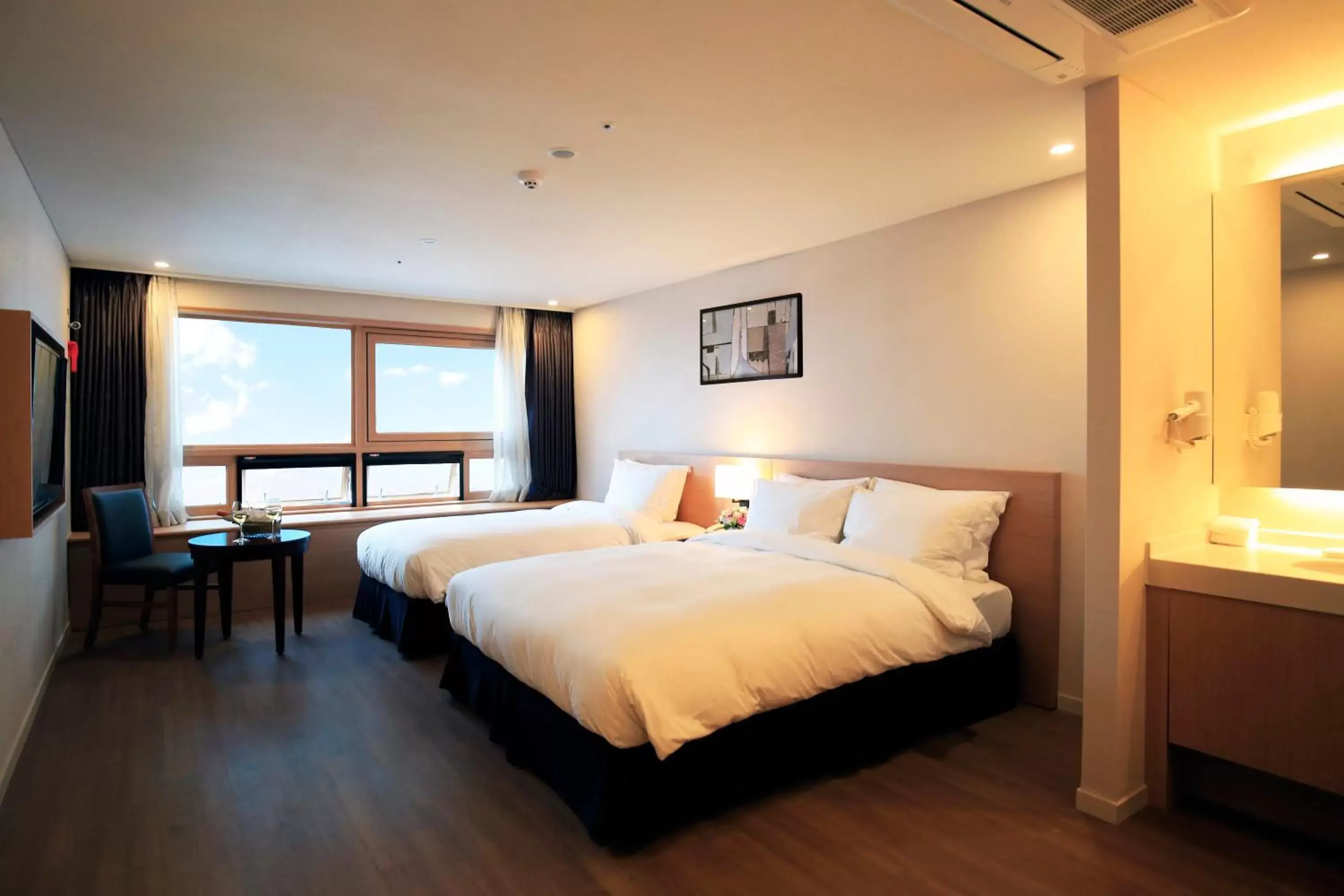 Bedroom, Bed in Best Western Jeju Hotel