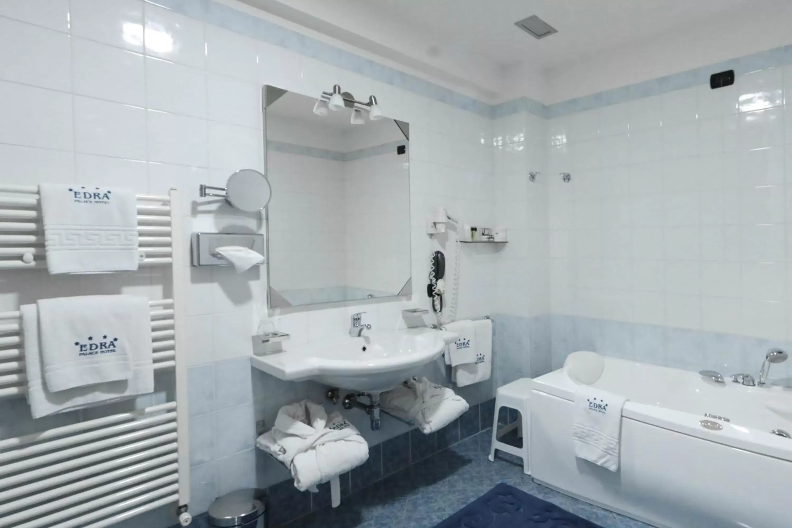 Toilet, Bathroom in Edra Palace Hotel & Ristorante