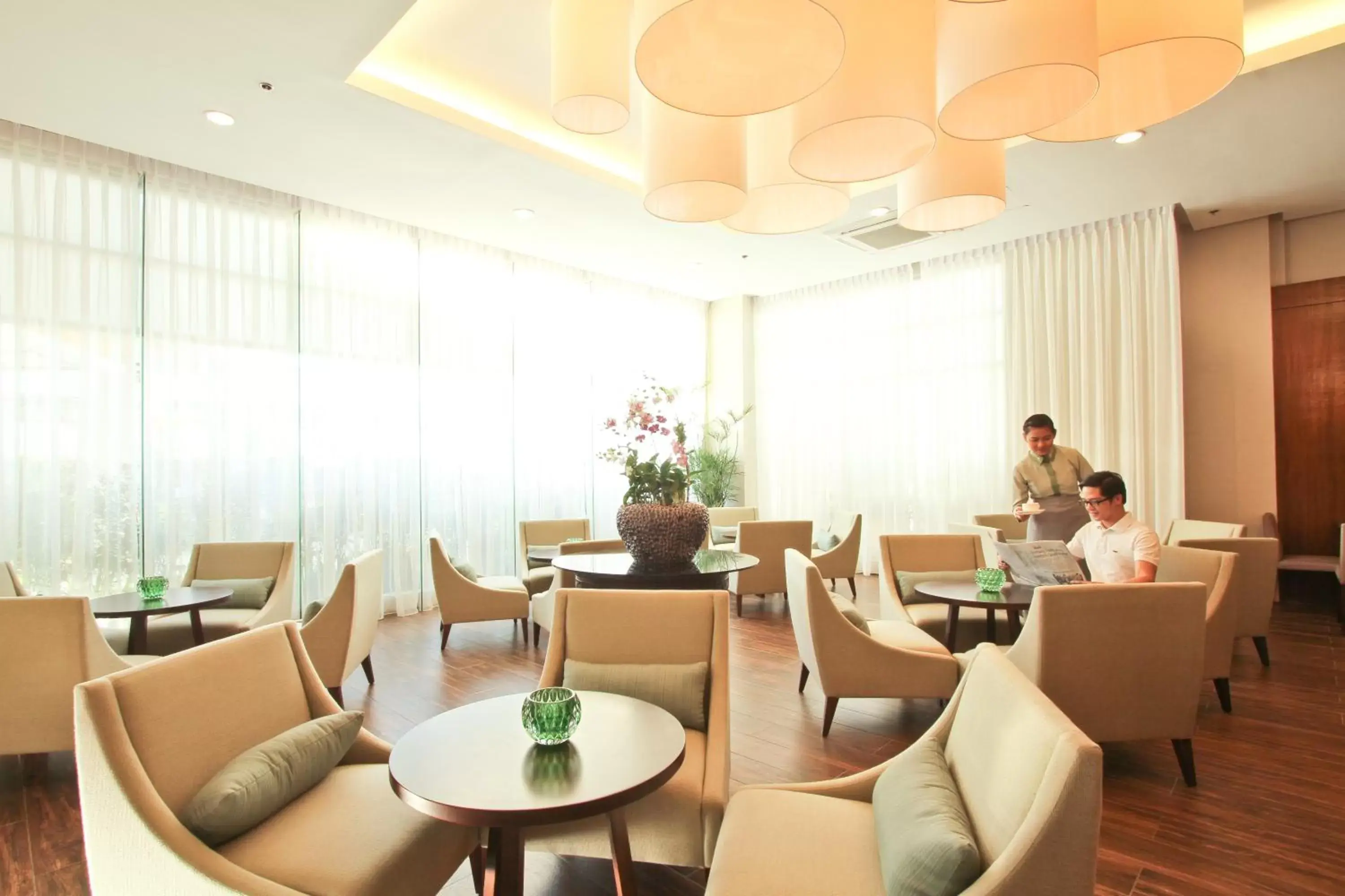 Lounge or bar, Restaurant/Places to Eat in The Harvest Hotel Managed by HII