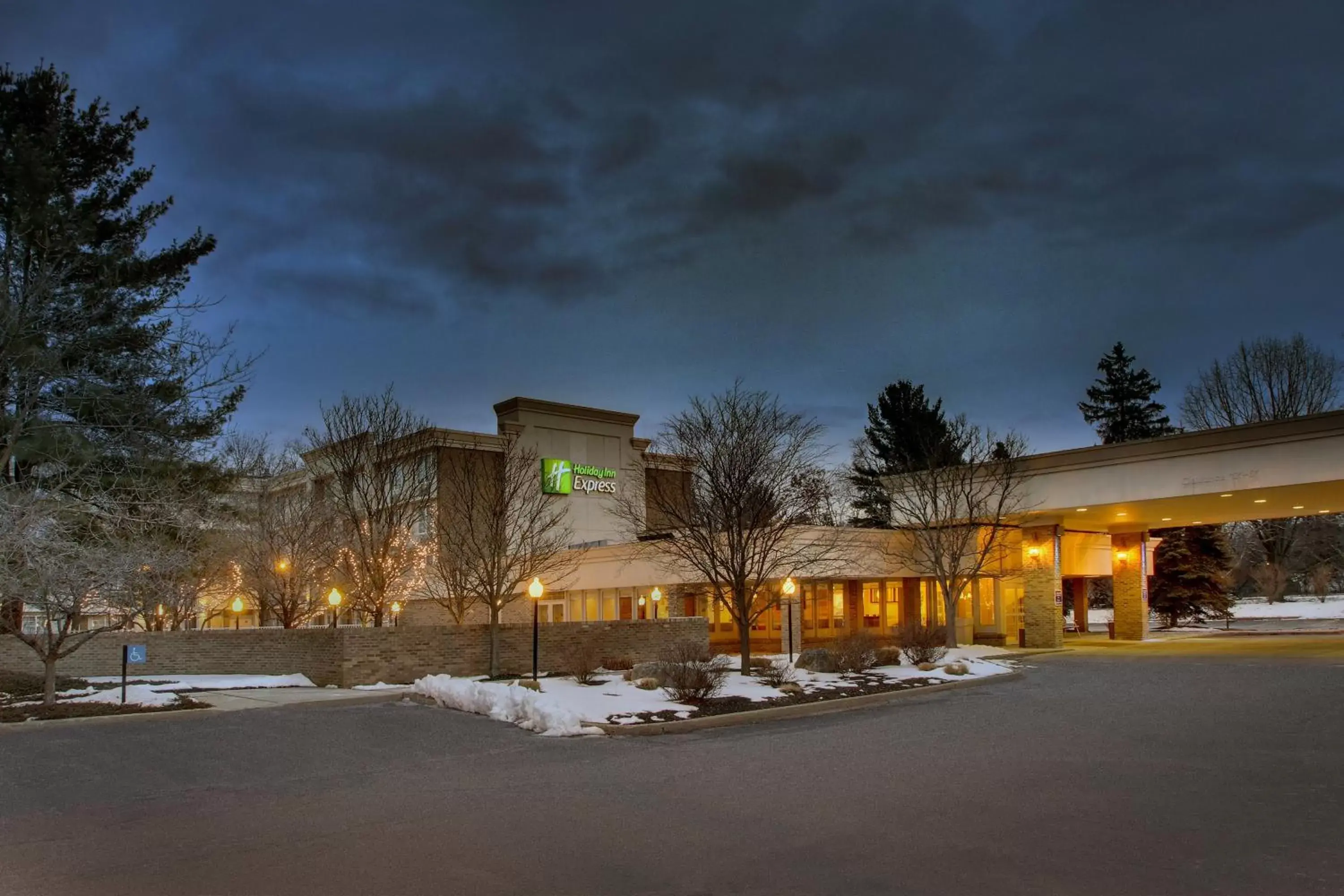 Property Building in Holiday Inn Express Poughkeepsie, an IHG Hotel