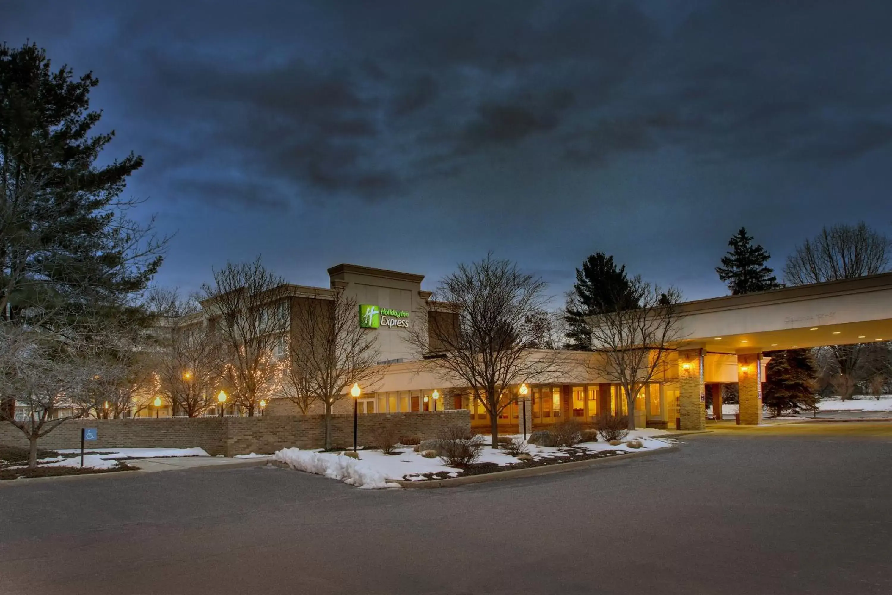 Property building in Holiday Inn Express Poughkeepsie by IHG Property building in Holiday Inn Express Poughkeepsie by IHG