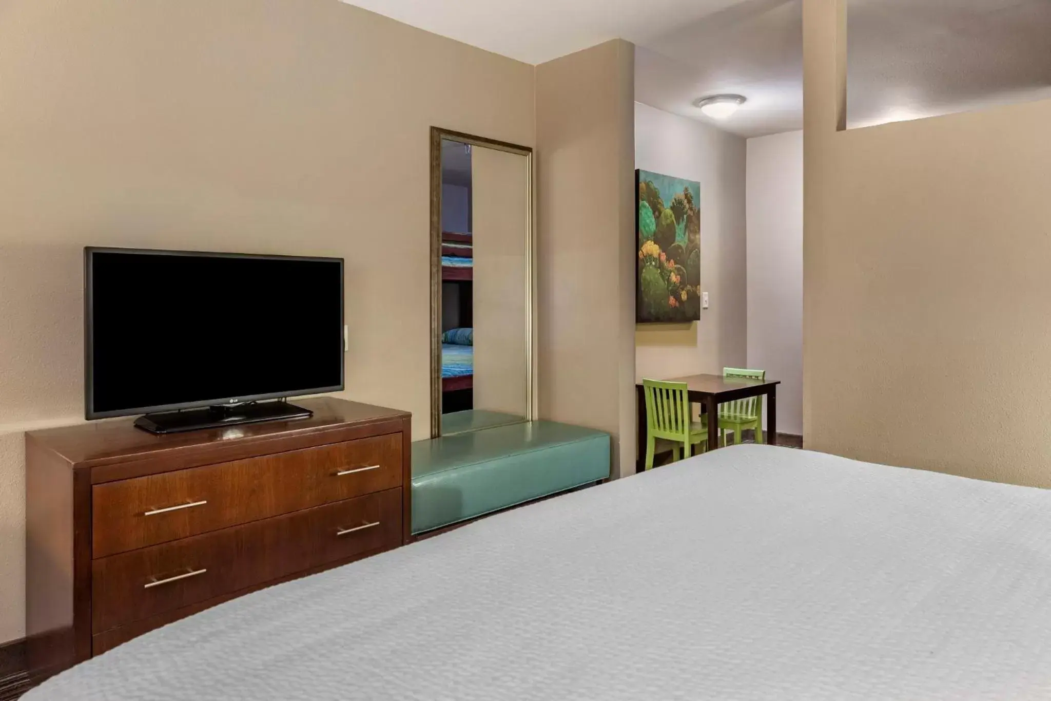 Photo of the whole room, Bed in Holiday Inn Express Indio, an IHG Hotel