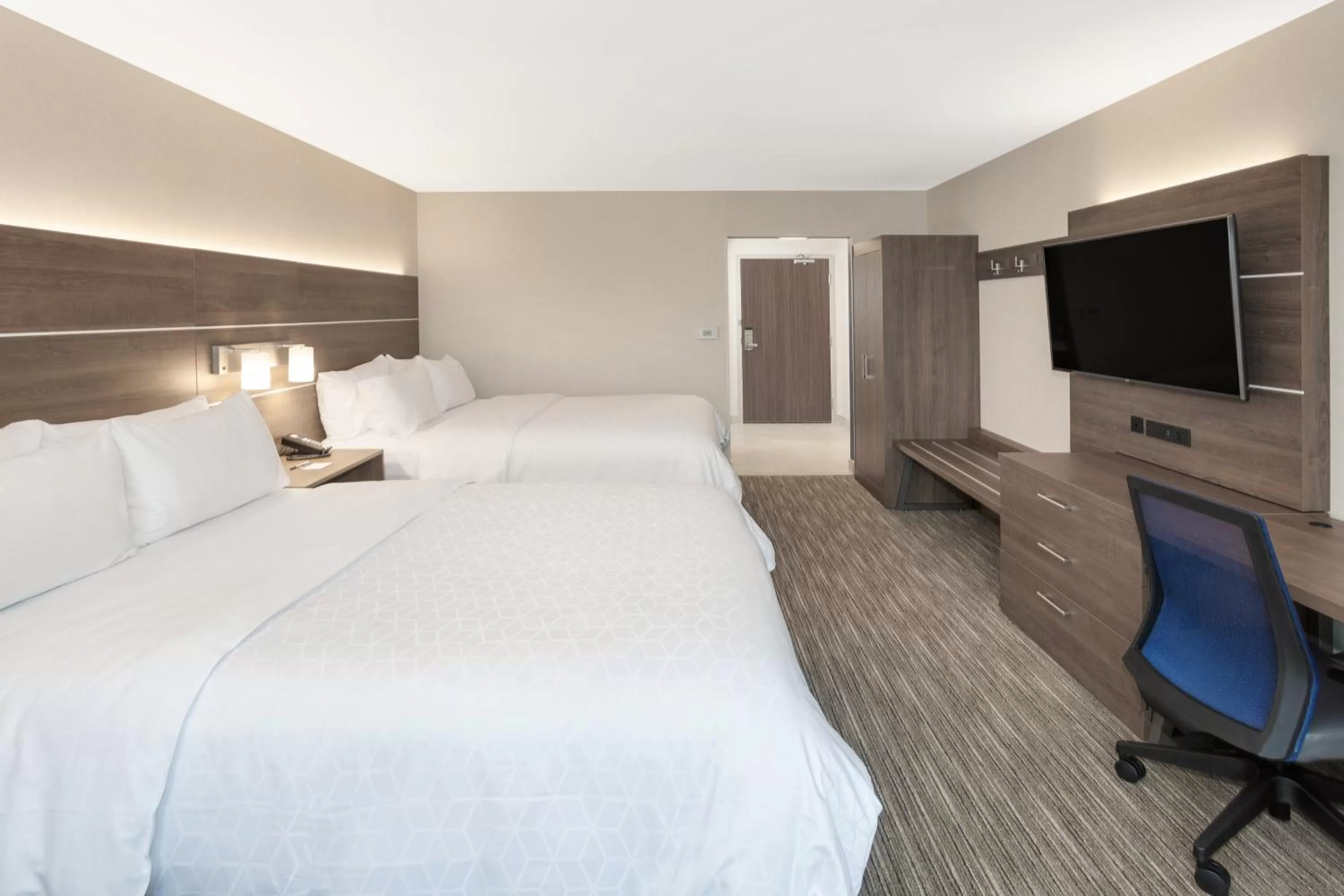 Photo of the whole room, Bed in Holiday Inn Express & Suites Downtown Ottawa East by IHG