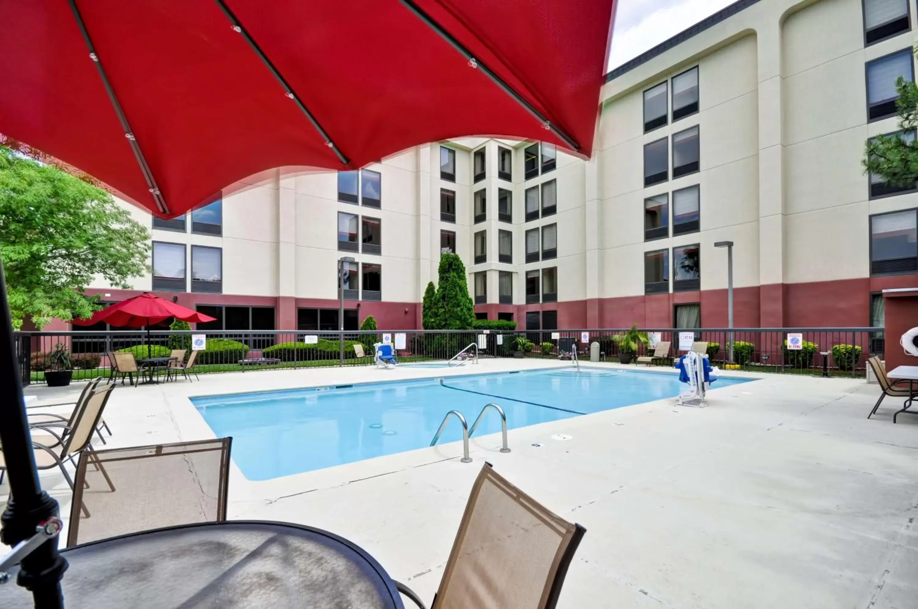 Pool view, Swimming Pool in Hampton Inn Overland Park