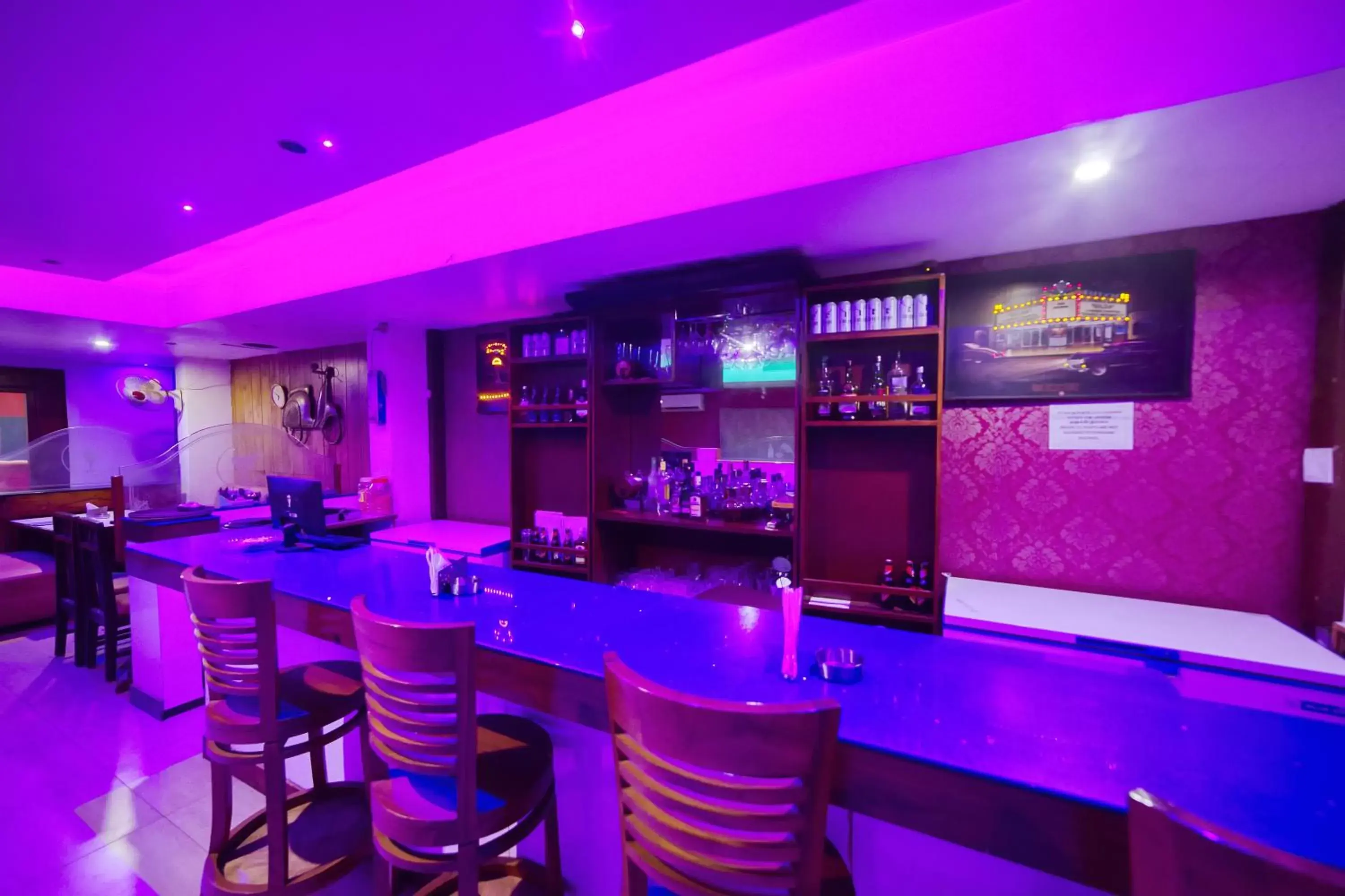 Lounge or bar in HOTEL WINDSOR CASTLE Lounge or bar in HOTEL WINDSOR CASTLE