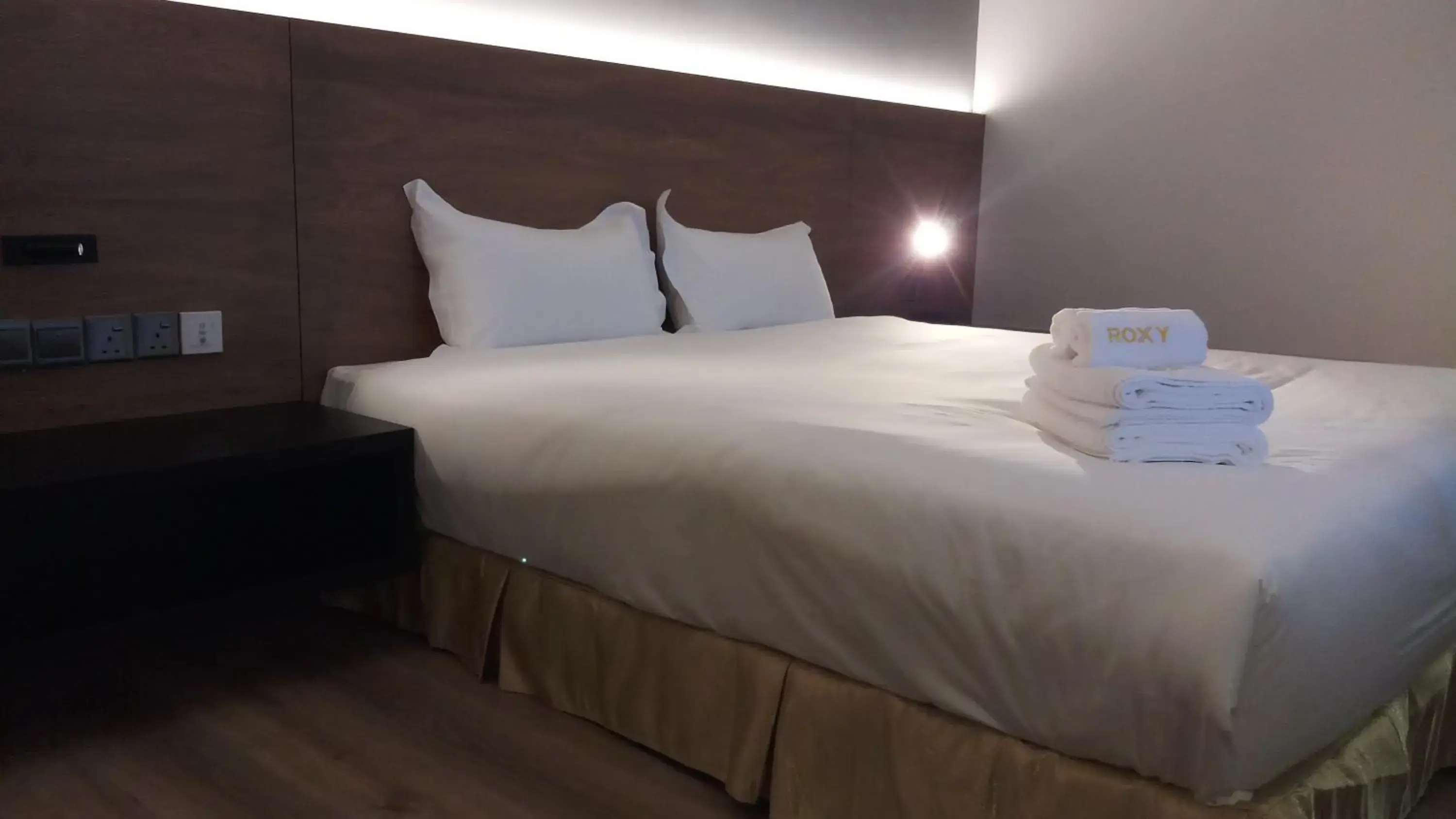 Bedroom, Bed in Roxy Hotel Padungan