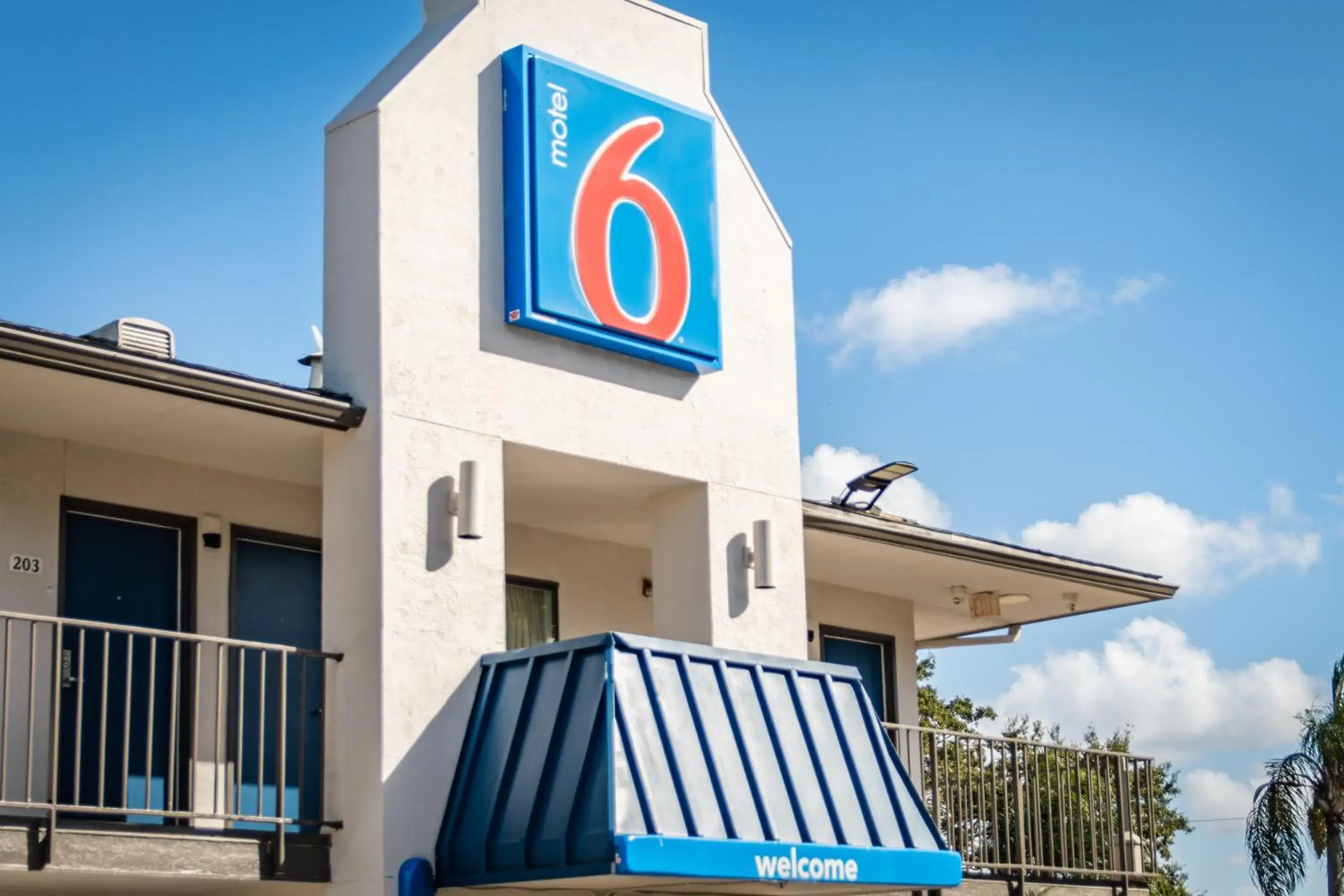 Property Building in Motel 6-Ft. Pierce, FL