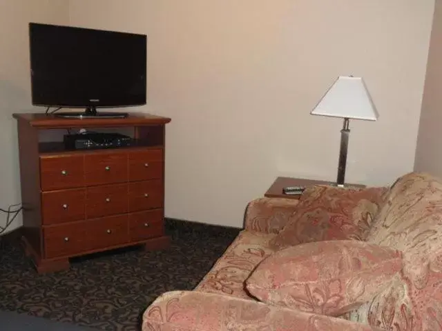 TV and multimedia, TV/Entertainment Center in Canby Inn and Suites