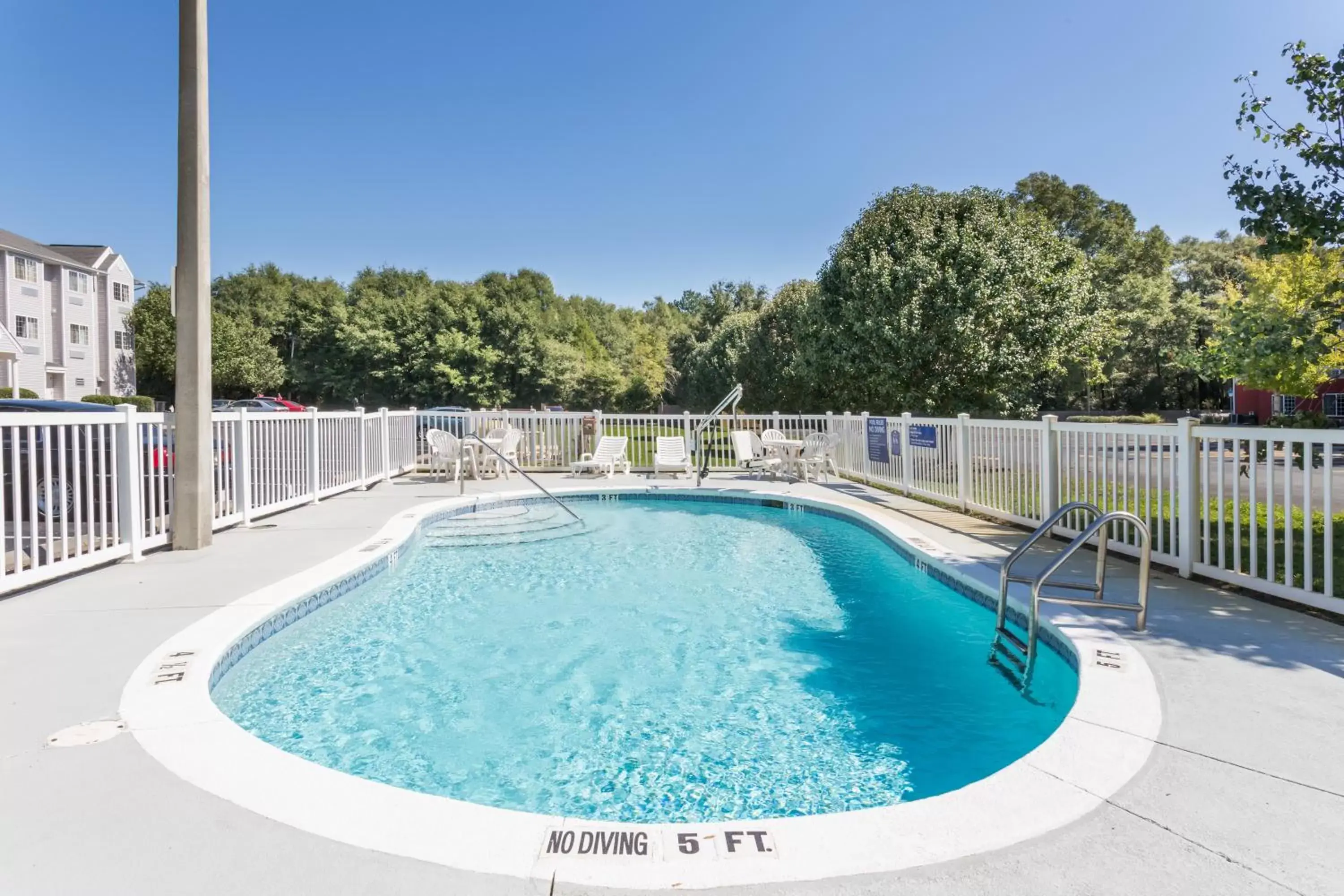 Swimming Pool in Microtel Inn & Suites Marianna