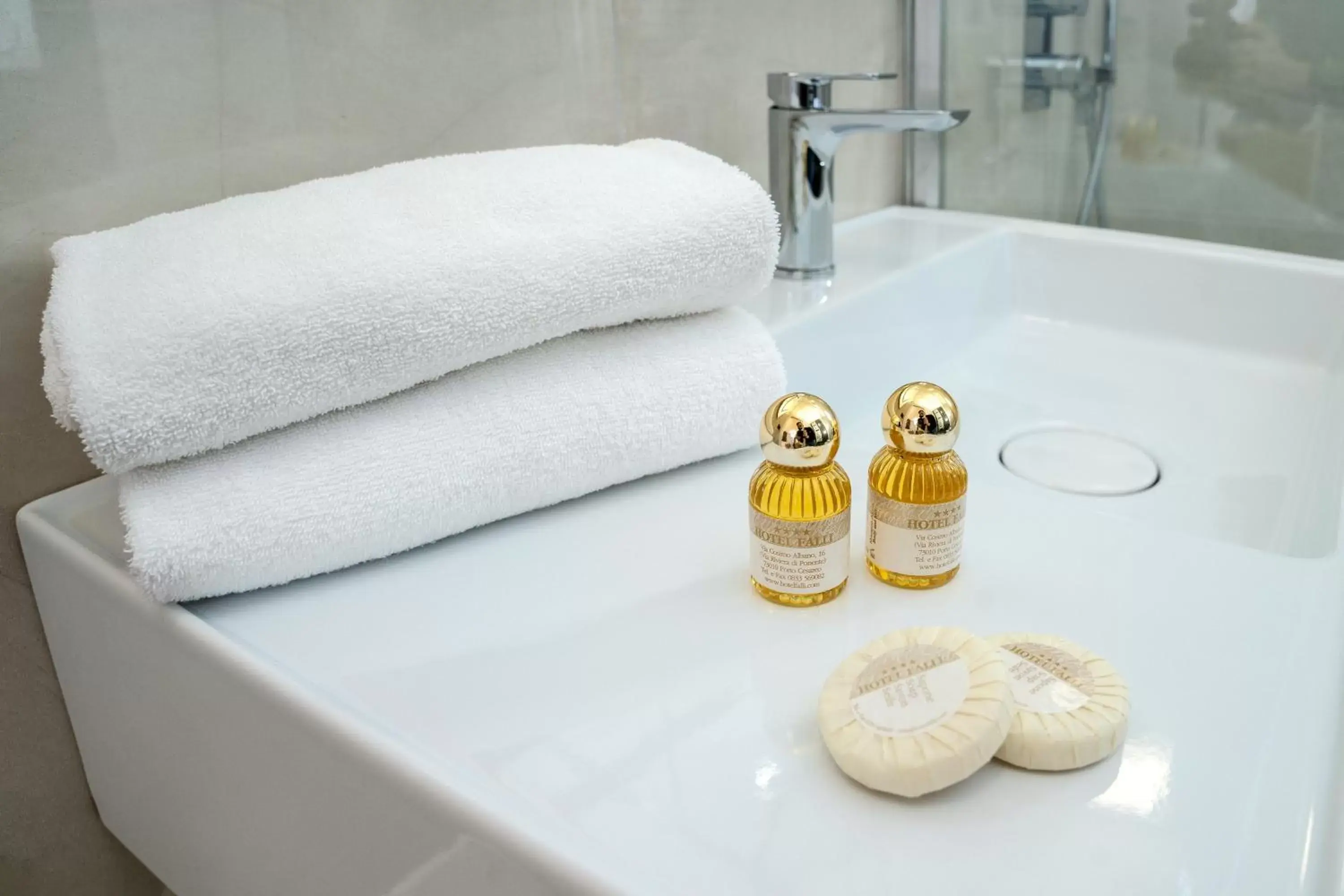 Bathroom in Hotel Falli