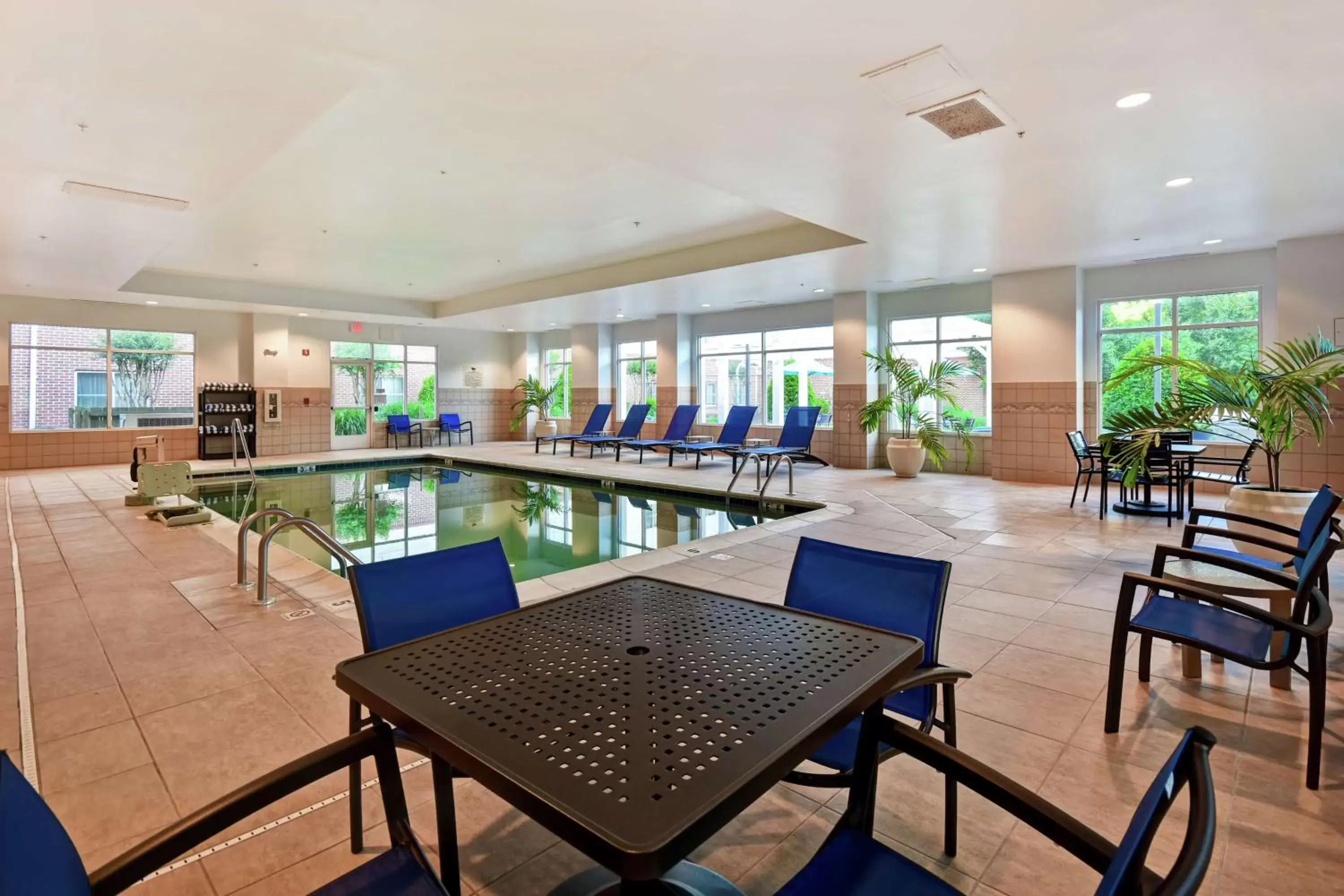 Swimming pool, Restaurant/Places to Eat in Homewood Suites by Hilton Chester