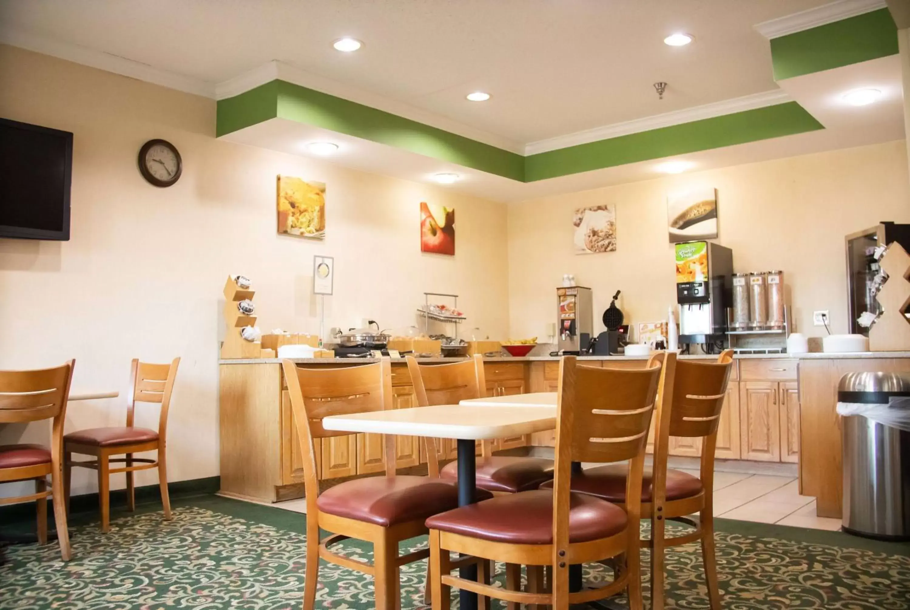 Breakfast, Restaurant/Places to Eat in Wingate by Wyndham Sioux City