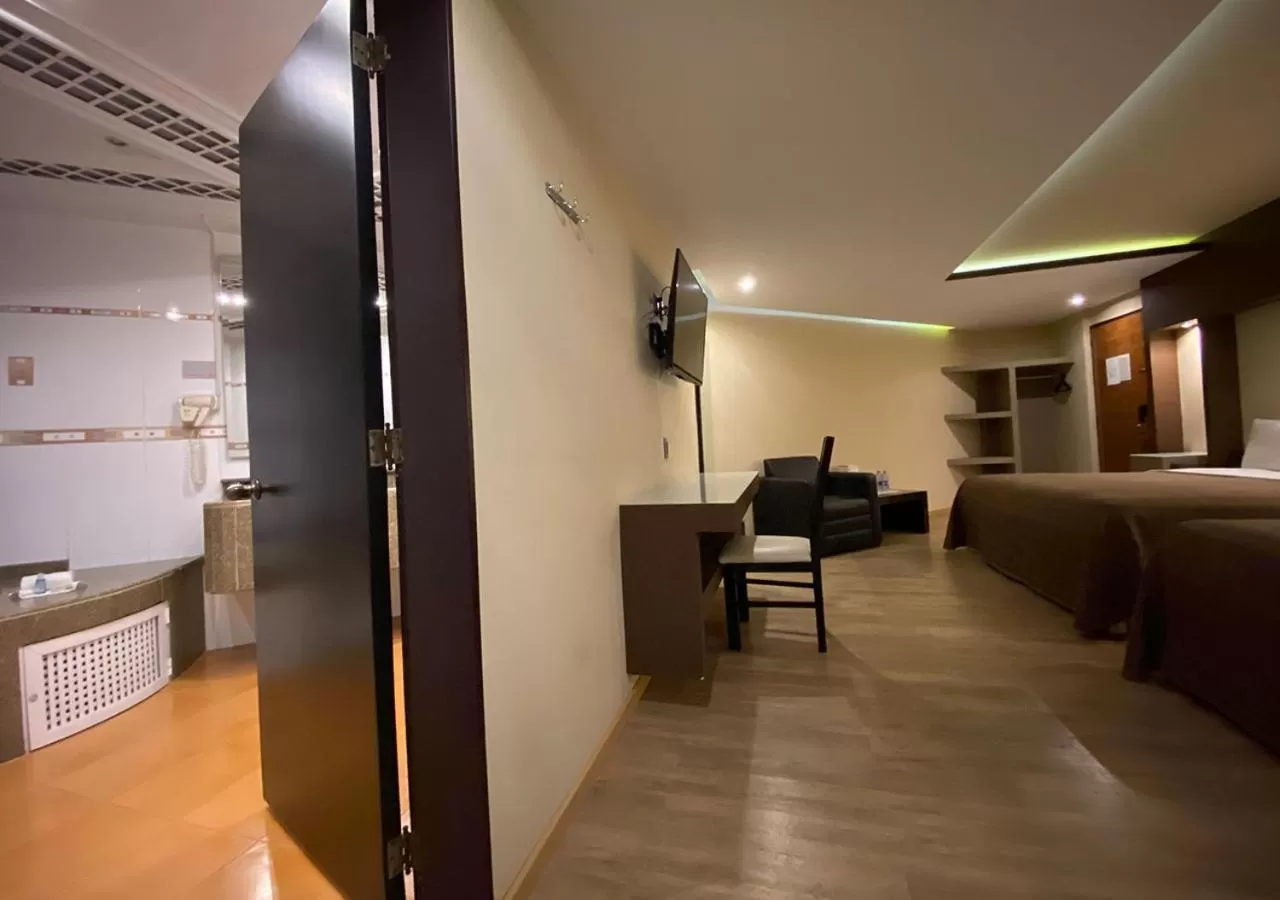 TV and multimedia, Bed in Hotel Escala Central del Norte