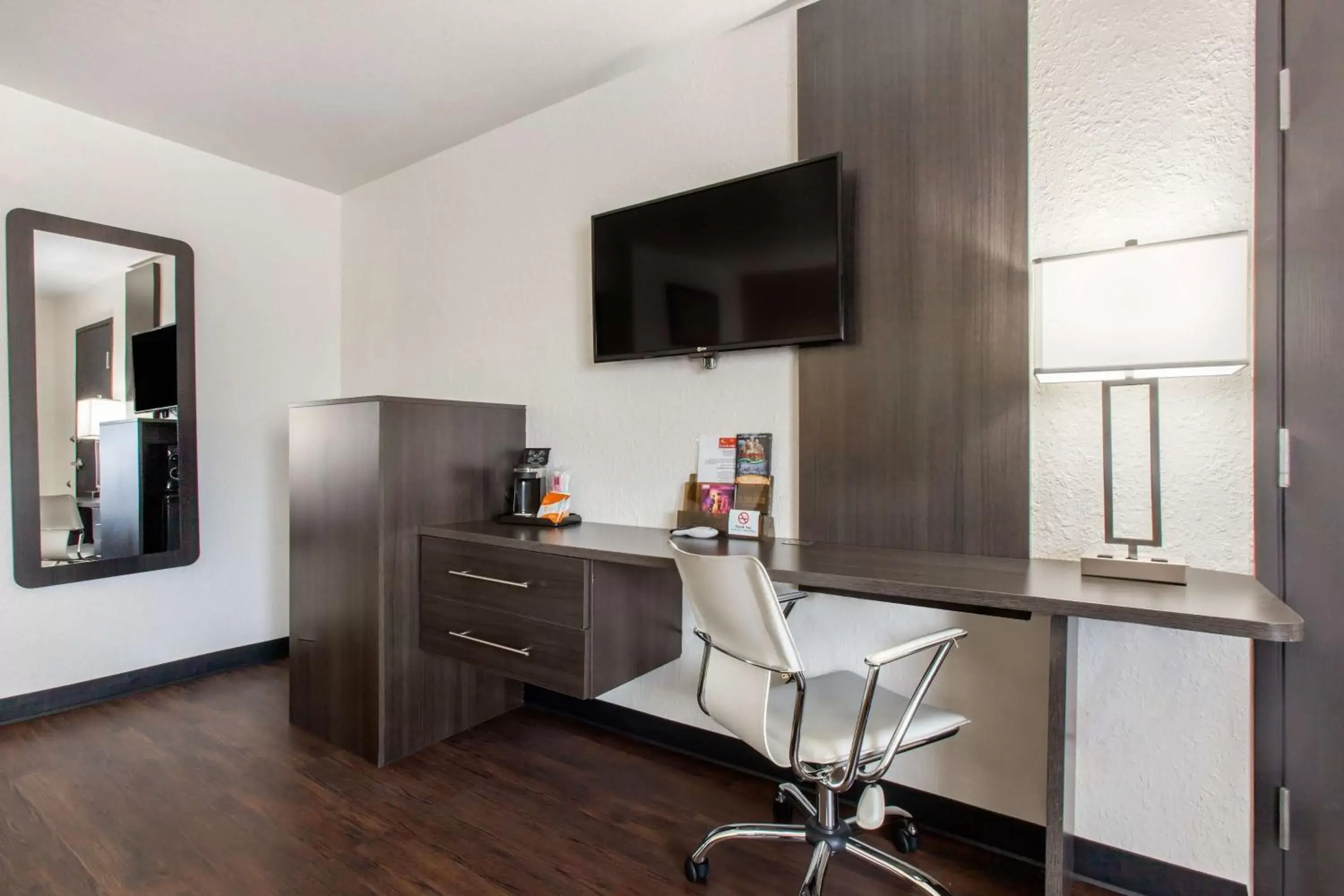 Photo of the whole room, TV/Entertainment Center in SureStay Hotel by Best Western Phoenix Airport