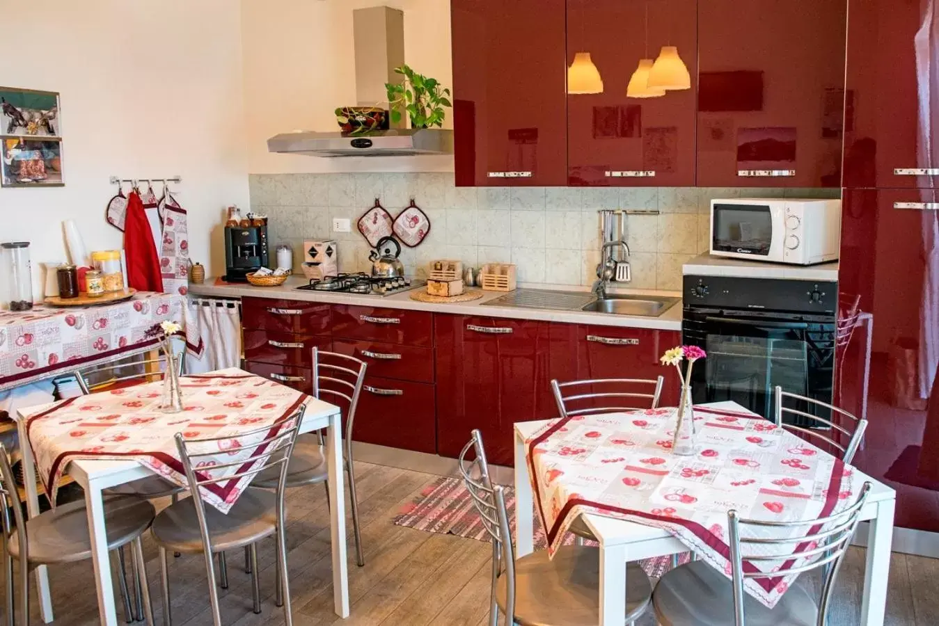 Communal kitchen in B&B Alfio Tomaselli