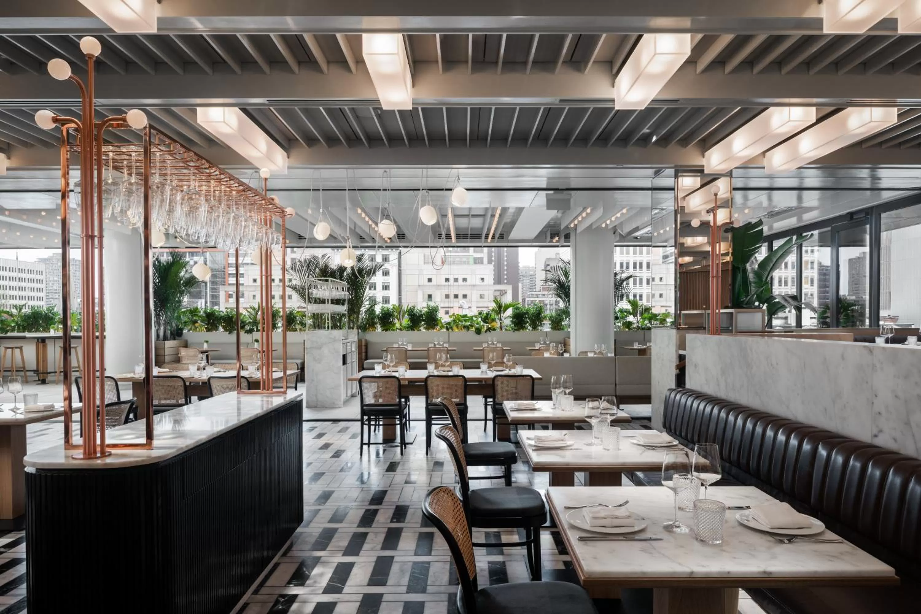 Restaurant/places to eat in Four Seasons Hotel Montreal