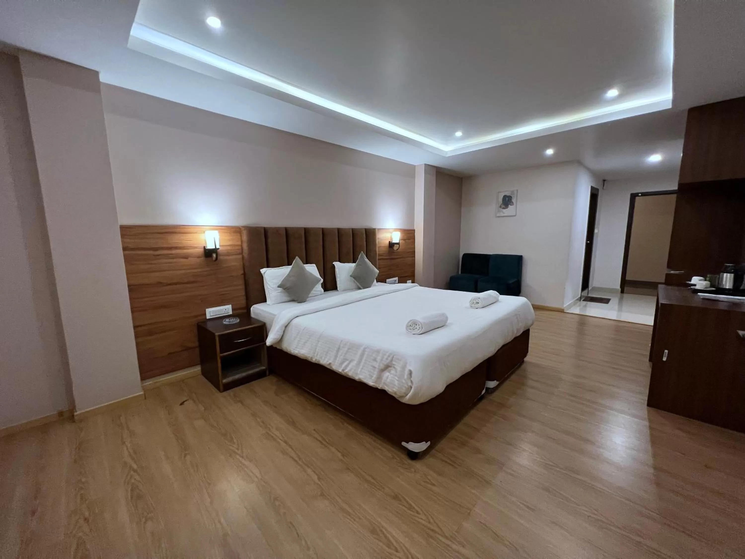 Photo of the whole room, Bed in The Phoenix Residency