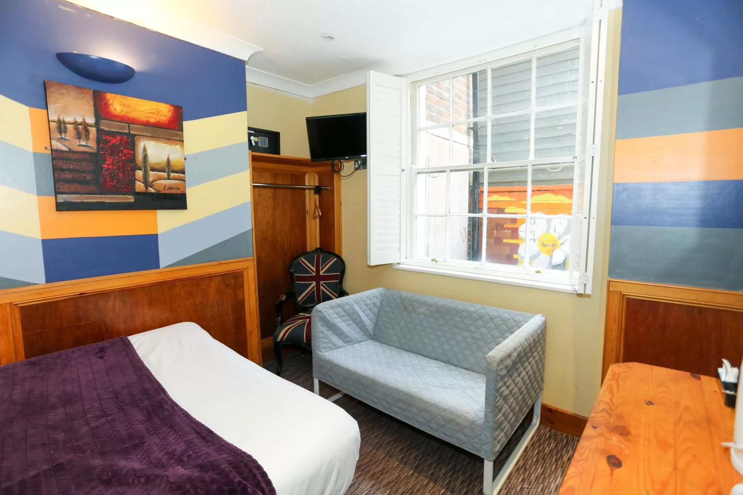 Bedroom, Seating Area in KX Rooms Kings Cross