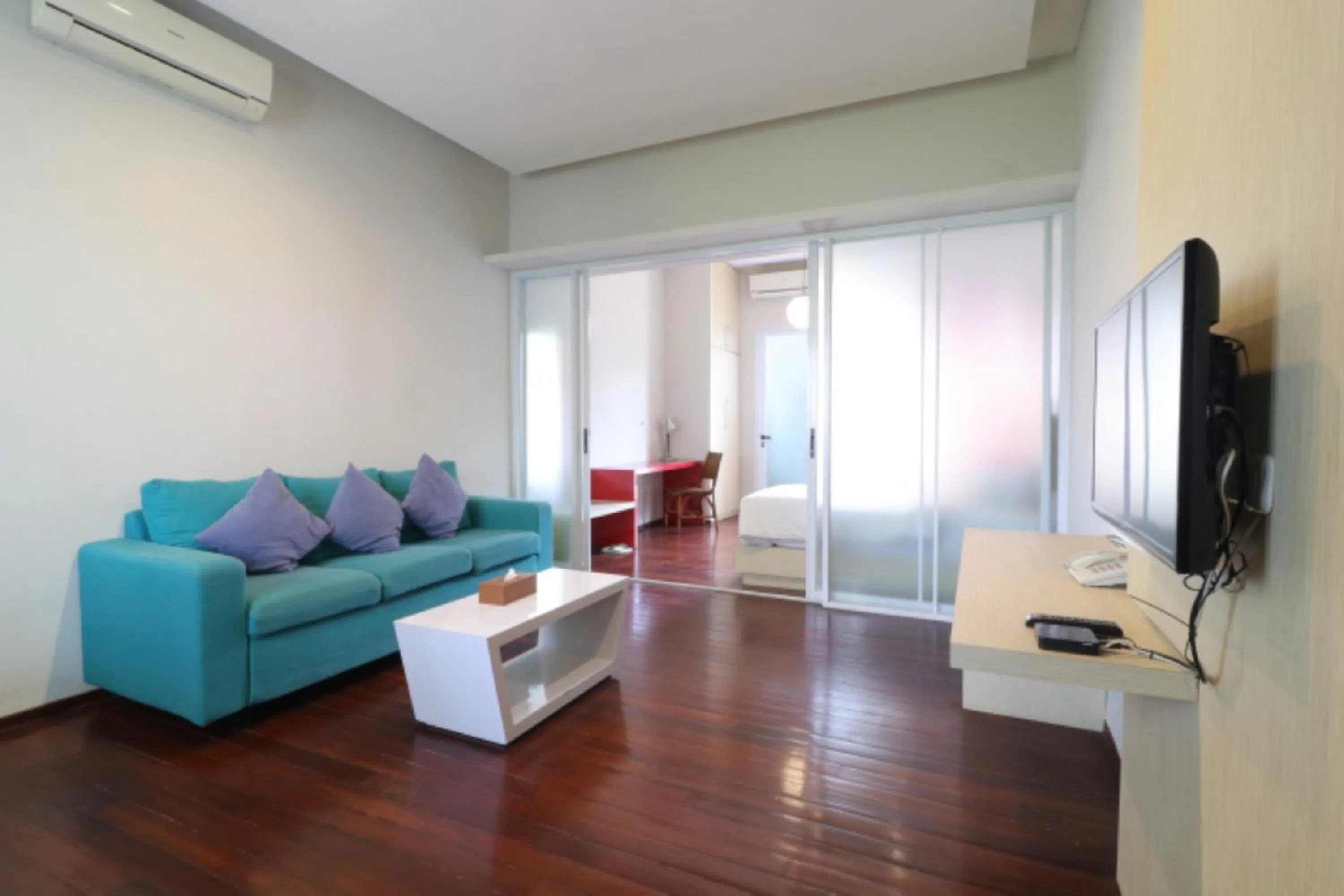 TV and multimedia in Pejaten Valley Residence