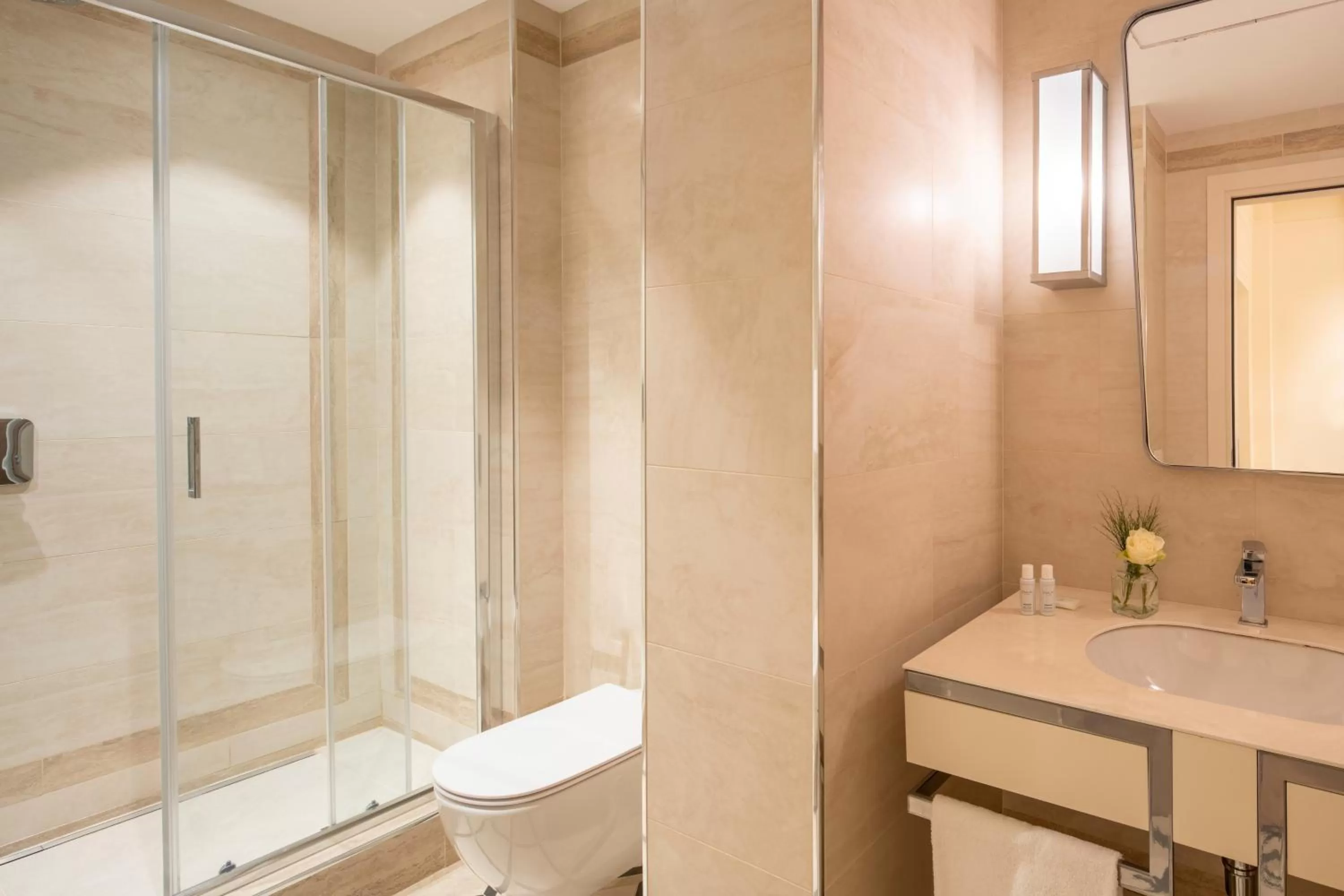 Bathroom in Trastevere Roma UNA Esperienze