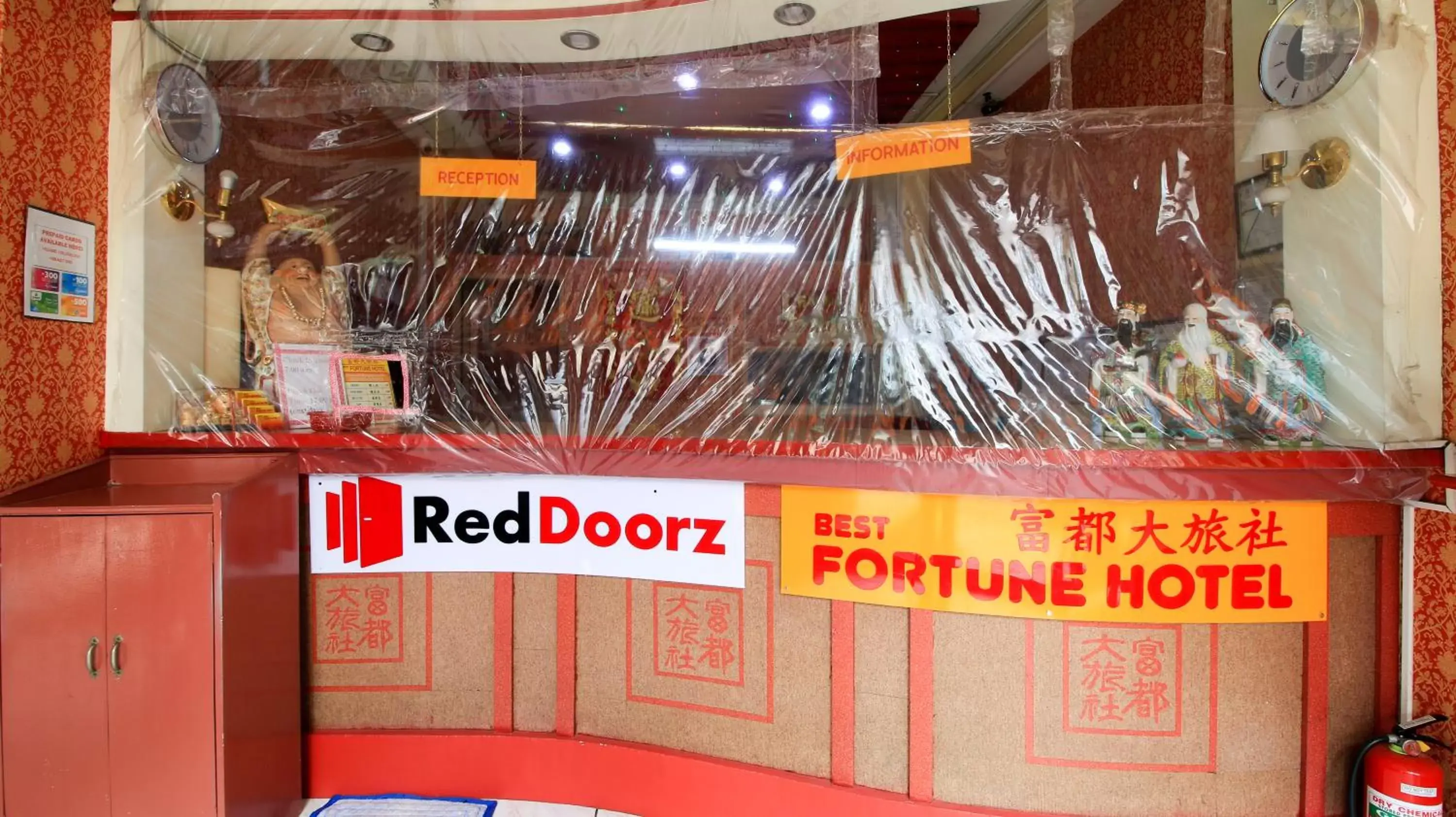 Property logo or sign in RedDoorz Plus @ Chinatown Binondo