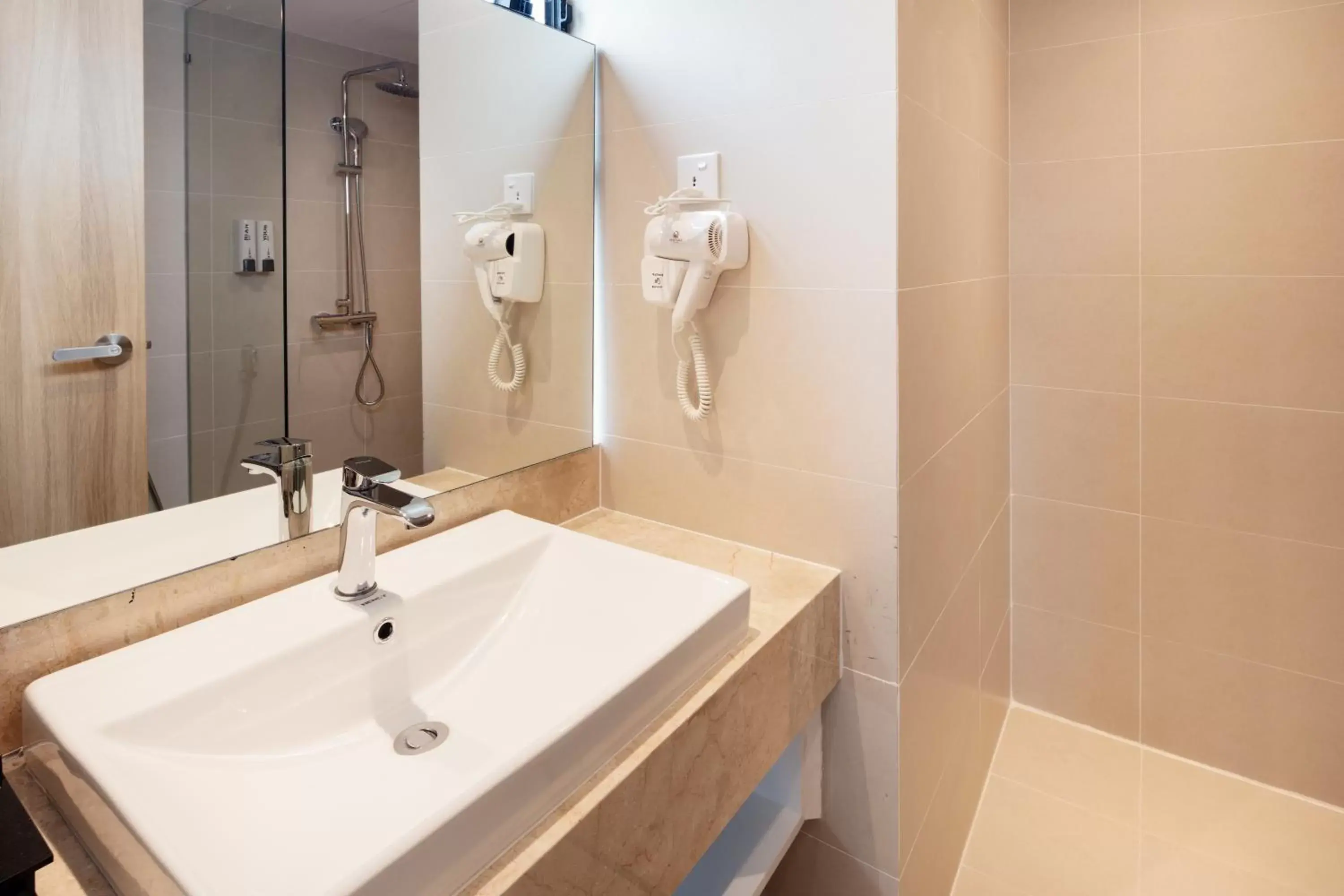 Bathroom in VENTANA NHA TRANG HOTEL Bathroom in VENTANA NHA TRANG HOTEL