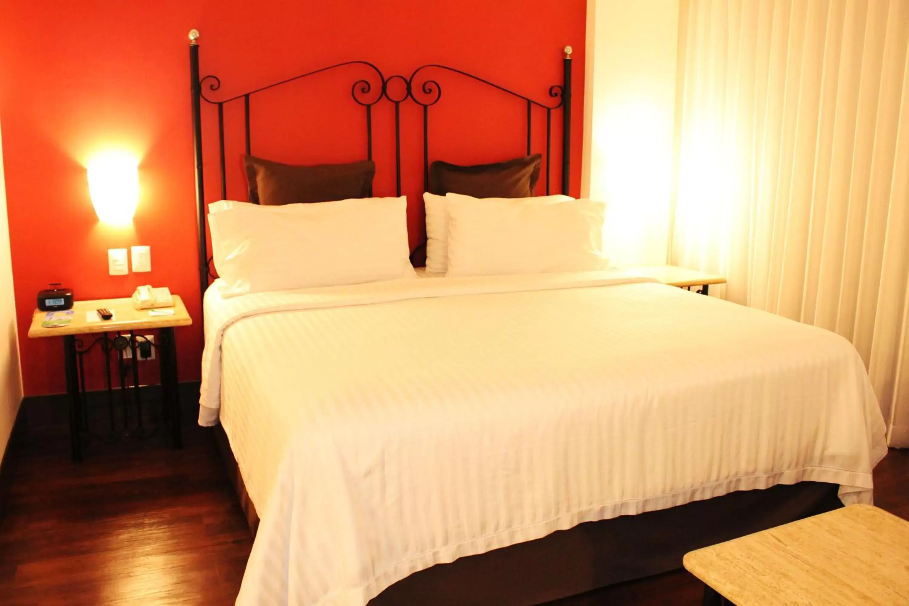 Bedroom, Bed in Holiday Inn Hotel & Suites Centro Historico, an IHG Hotel