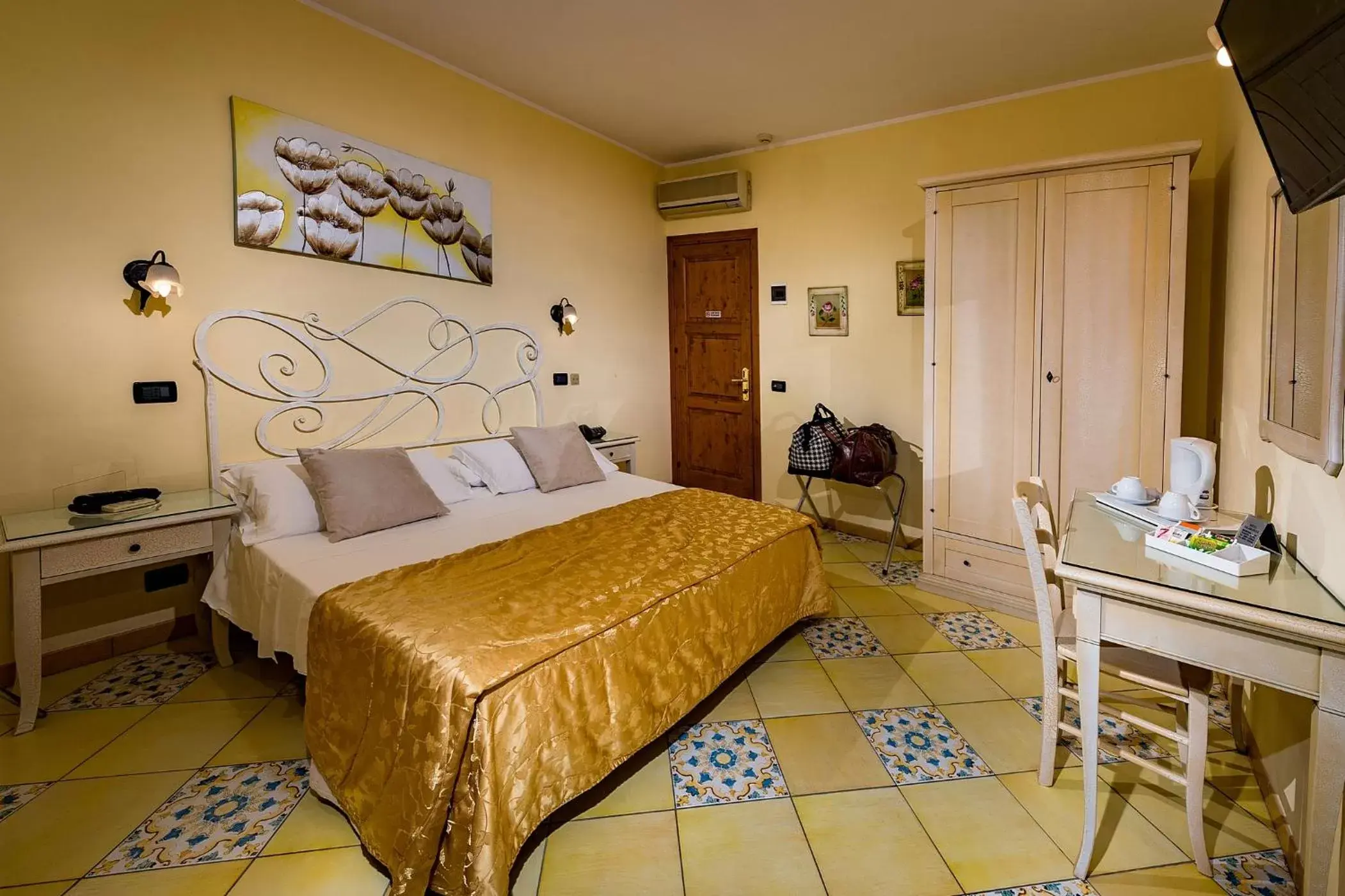 Photo of the whole room, Bed in Hotel Cala Marina