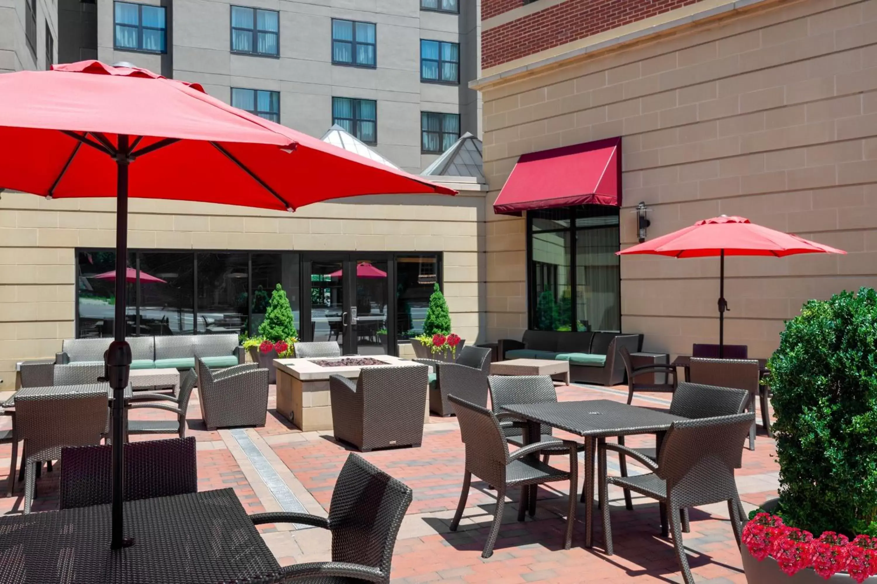 Property building, Restaurant/Places to Eat in Residence Inn by Marriott Charlottesville Downtown