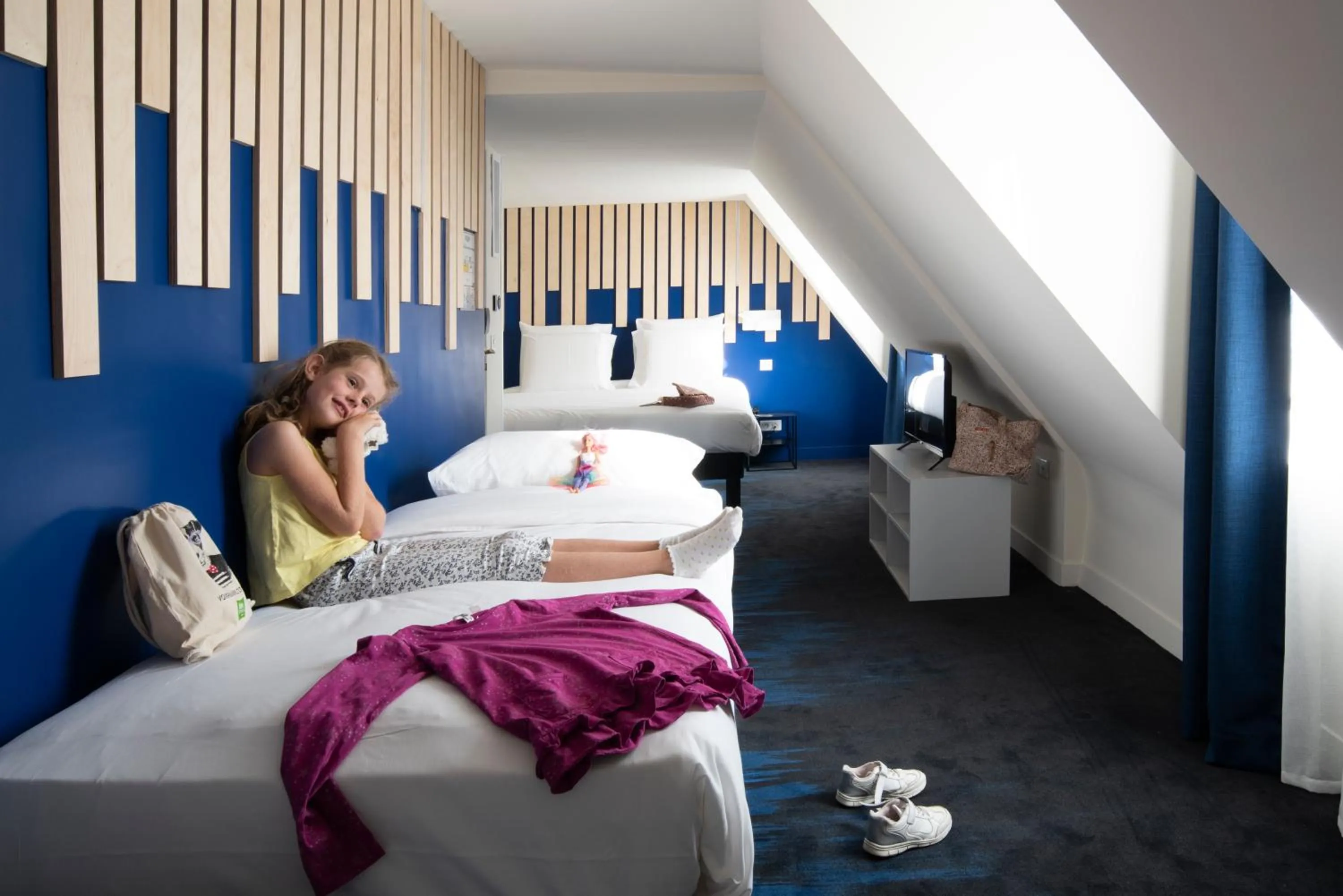 People, Bed in ibis Styles Paris Opera Lafayette