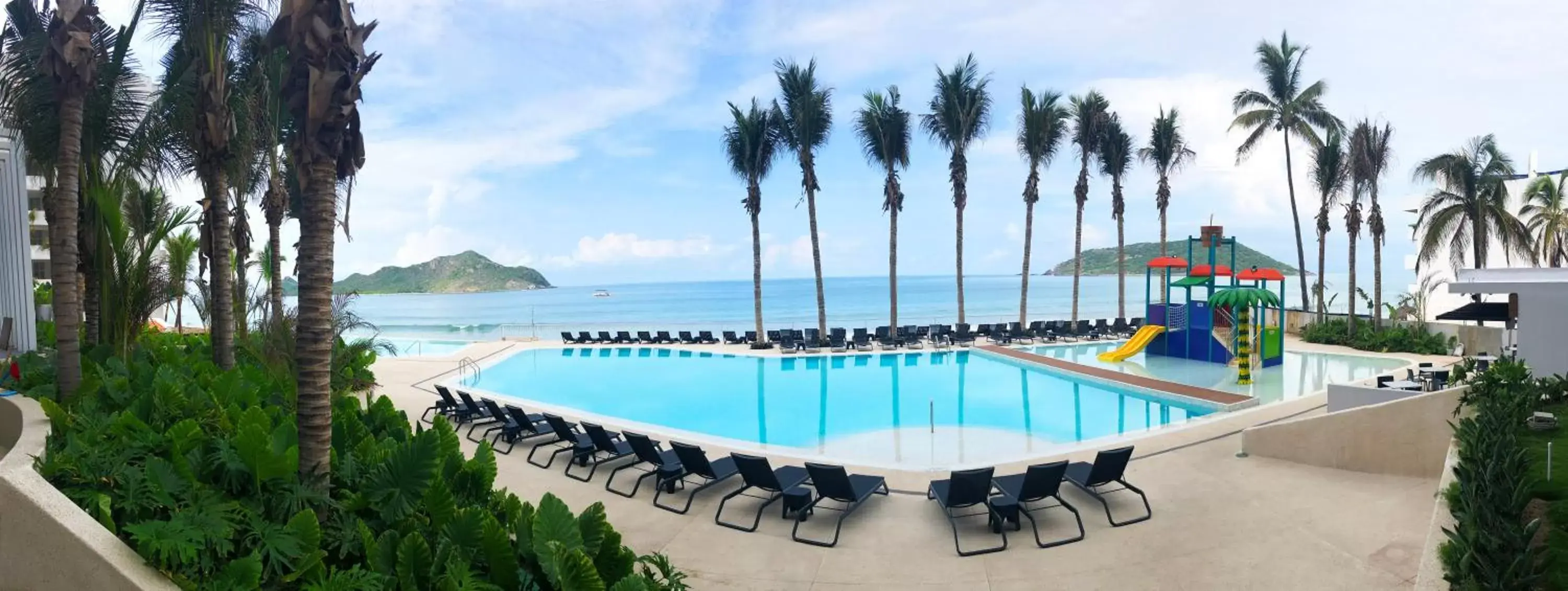 Swimming Pool in Viaggio Resort Mazatlán