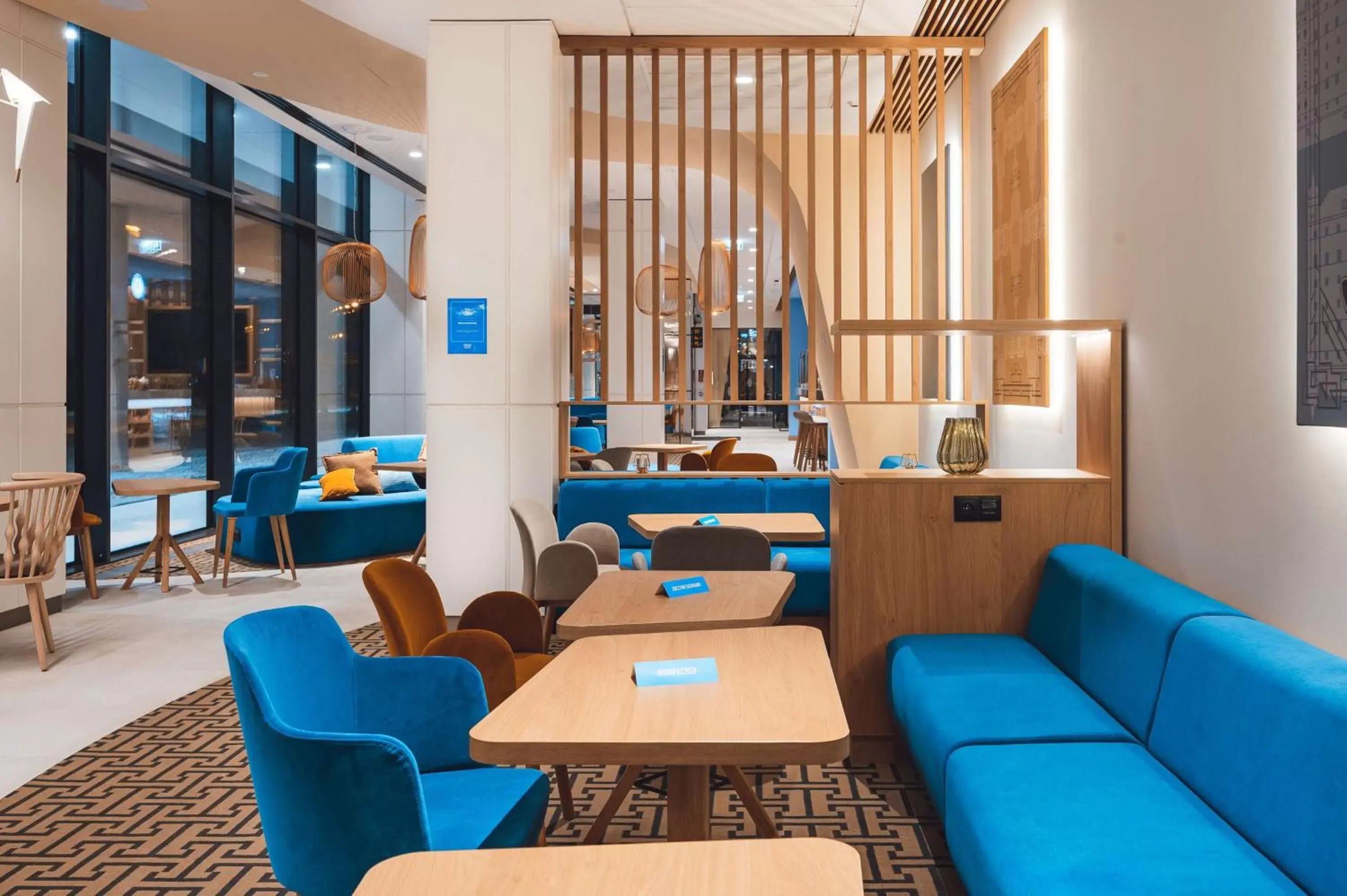 Lobby or reception in Hampton By Hilton Warsaw Reduta